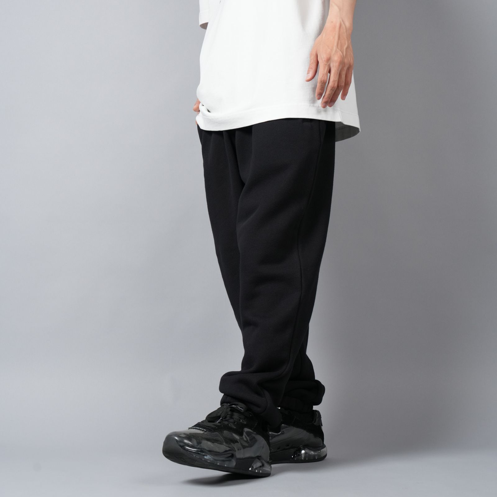 【定番アイテム】 ESSENTIAL TERRY CLASSIC SWEATPANT PUFF PAINT LOGO  / スウェットパンツ 【ユニセックス】 / ブラック
