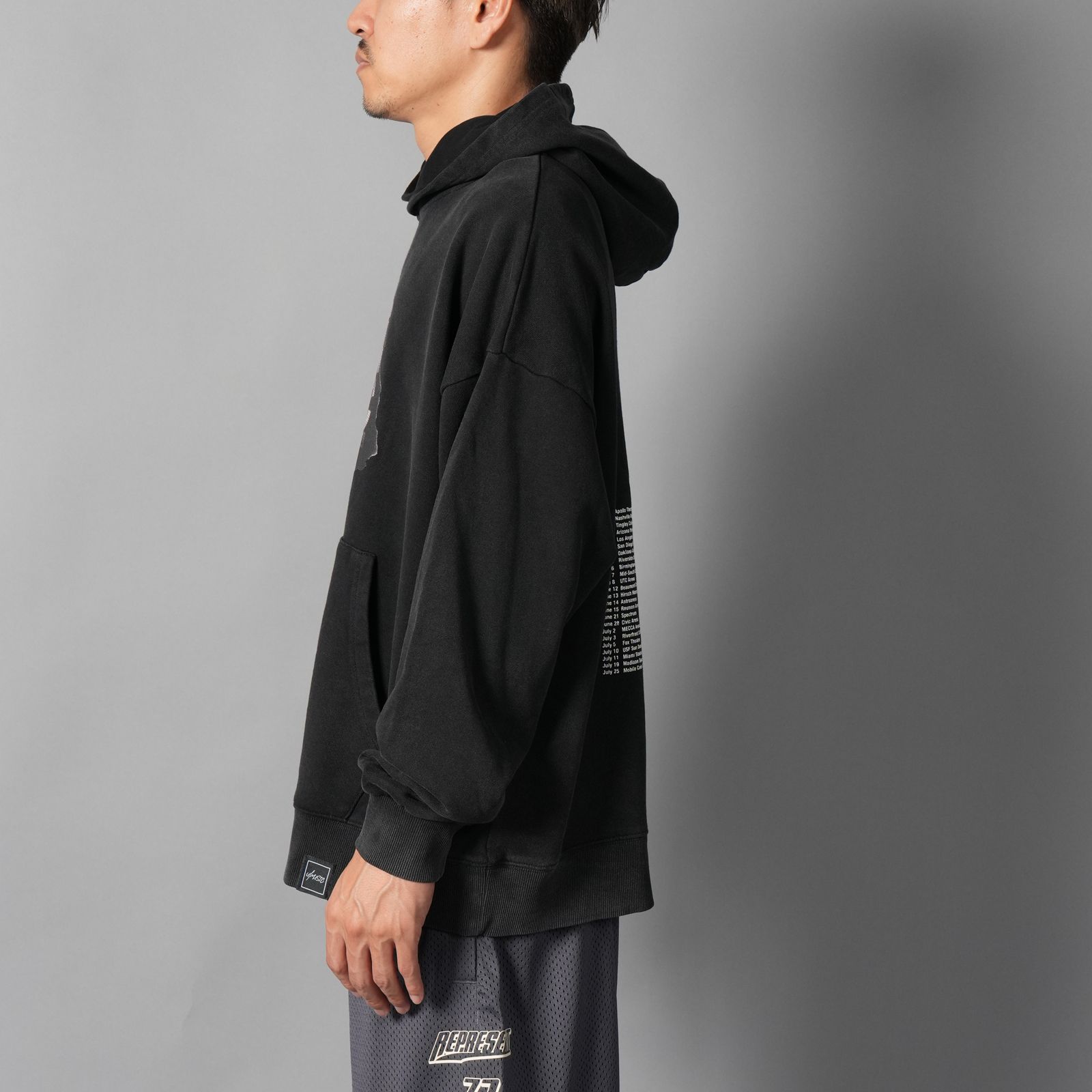 UIZZ-23972 / RUN DMC / Tour86 Hoodie / パーカー (ブラック)