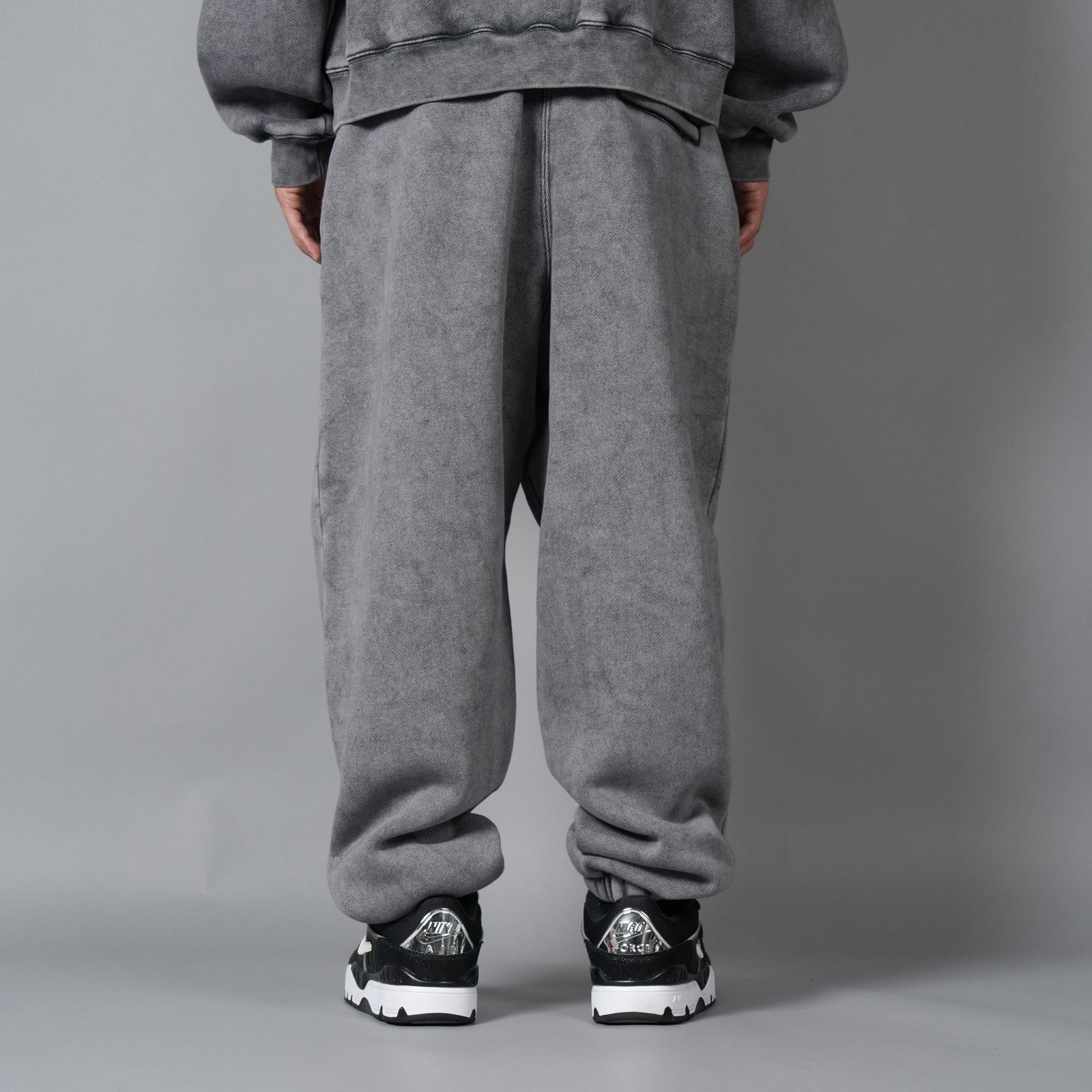 ESSENTIAL TERRY CLASSIC SWEATPANT PUFF PALINT LOGO  / スウェットパンツ (ウォッシュドグラナイト)