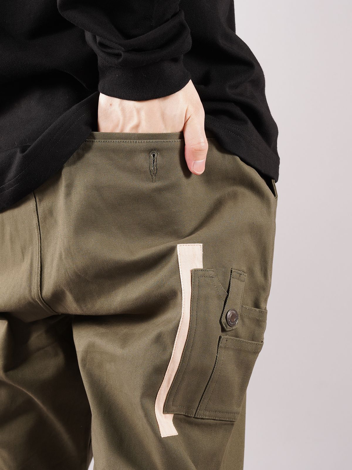 ラスト1点 / TAPERED DRAWSTRING PANTS / テーパード ドローストリングパンツ (カーキ)