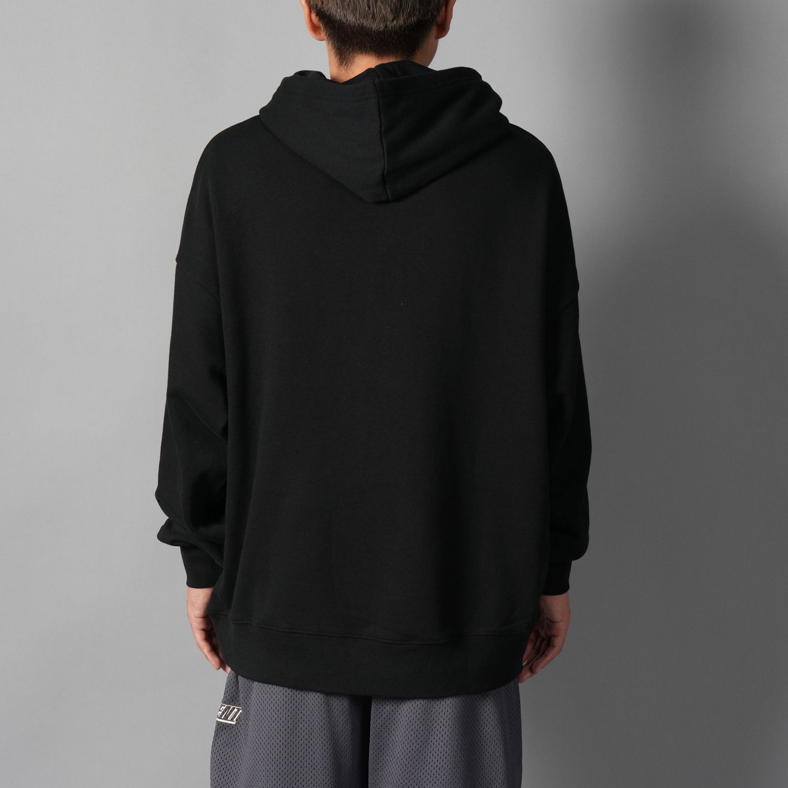 UIZZ-24040 / Tupac / All Eyez On Me Back Hoodie / パーカー (ブラック)