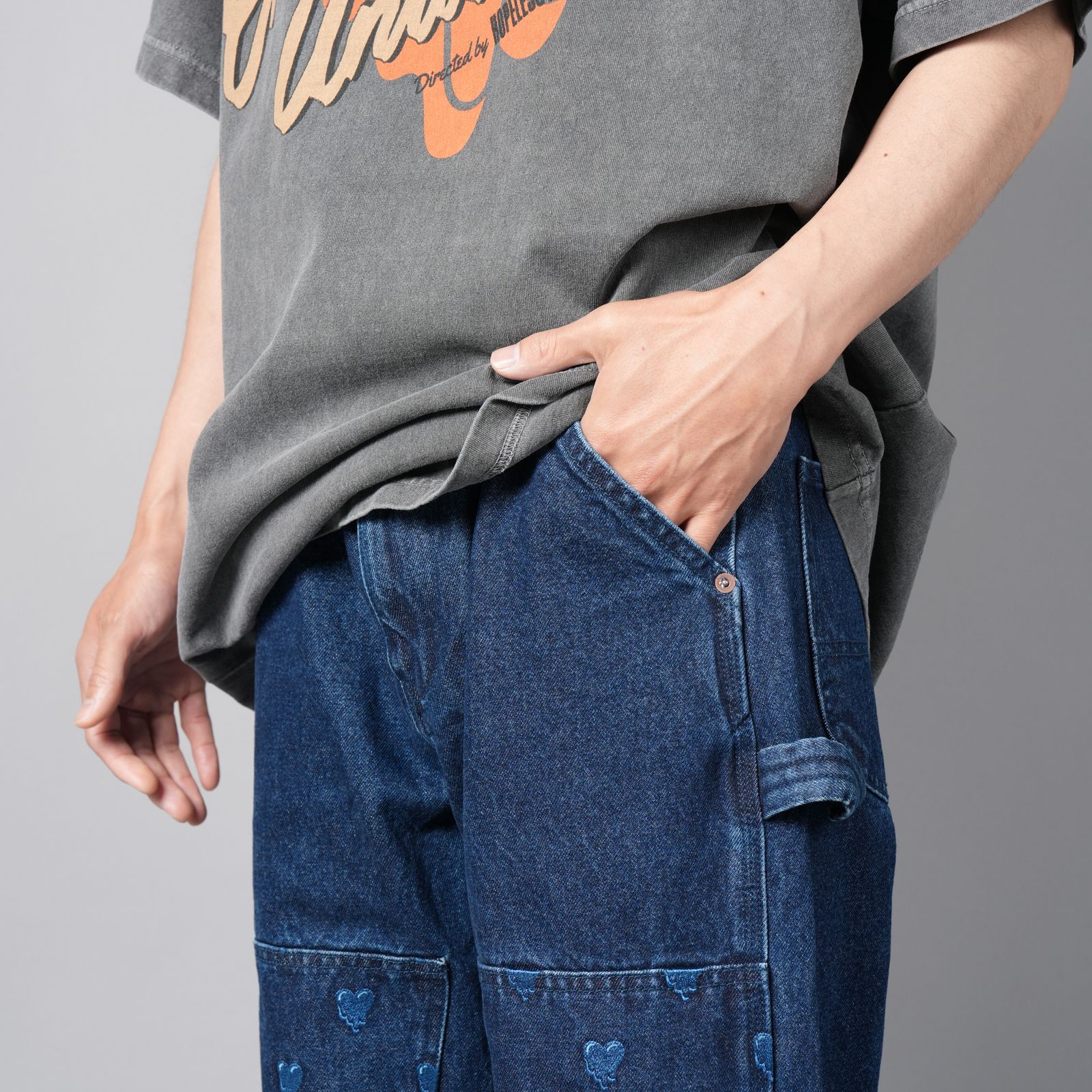 LOGO PATTERN DENIM PANTS / ロゴパターン デニムパンツ / ダブルニー (インディゴ)