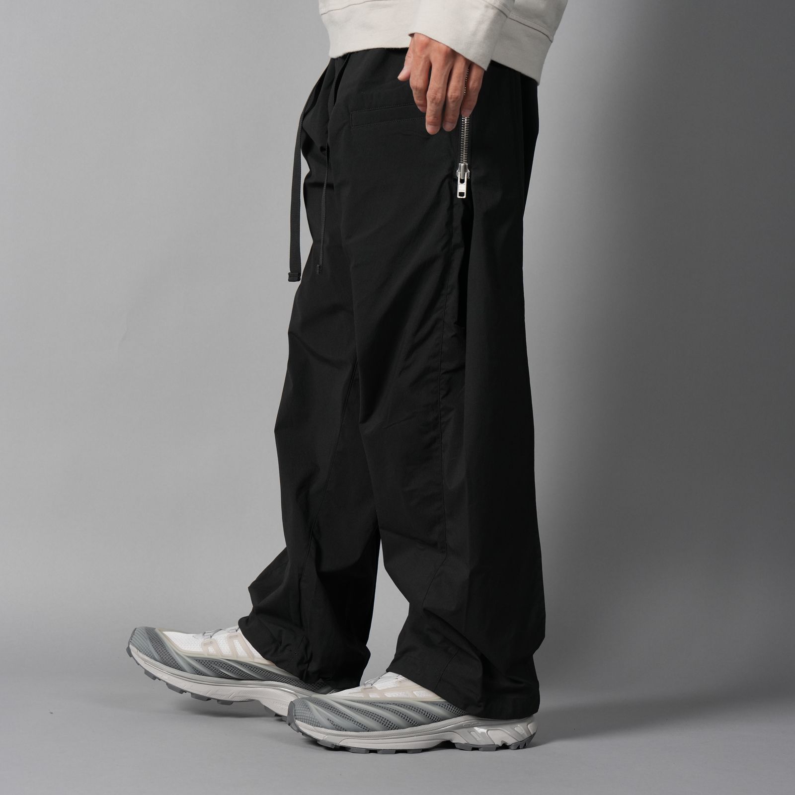 P63-E  / ENCAPSULATED NYLON DRAWCORD PANT [ストレートフィット](ブラック)
