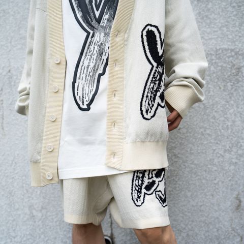 ファッションとスポーツの調和を目指してデザインされた、「Y-3 LOGO KNIT CARDIGAN」。