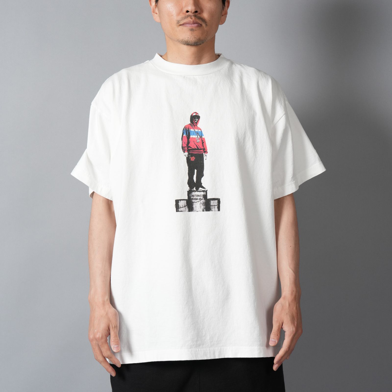 【残りわずか】【コラボ】EU-MK8-0000-C34 / EU DK STAND SS TEE / WHITE / Tシャツ (ホワイト)