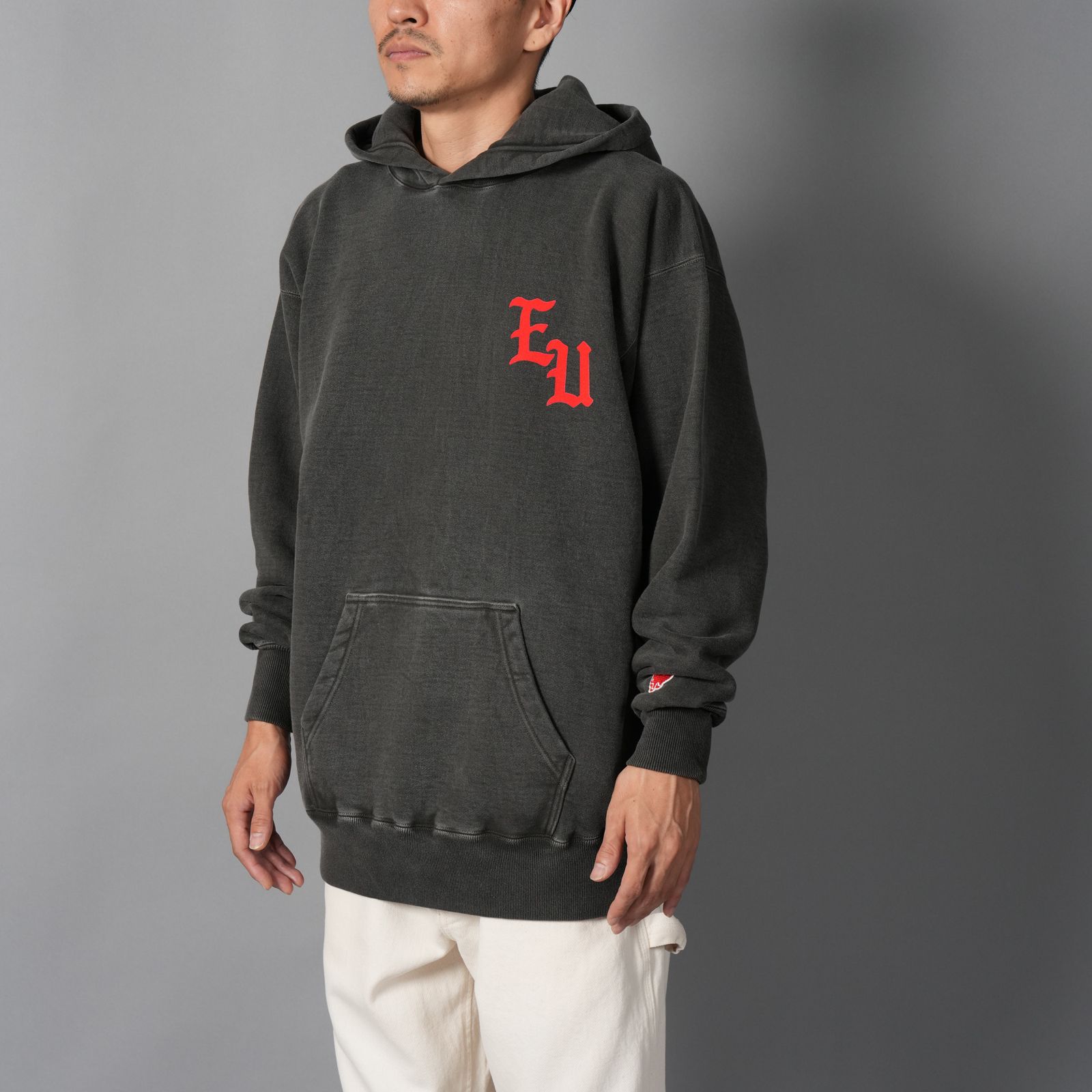 【コラボ】EU-HR1-0000-C01 / EU LOGO CL HOODIE / パーカー・プルオーバフーディー (ブラック)