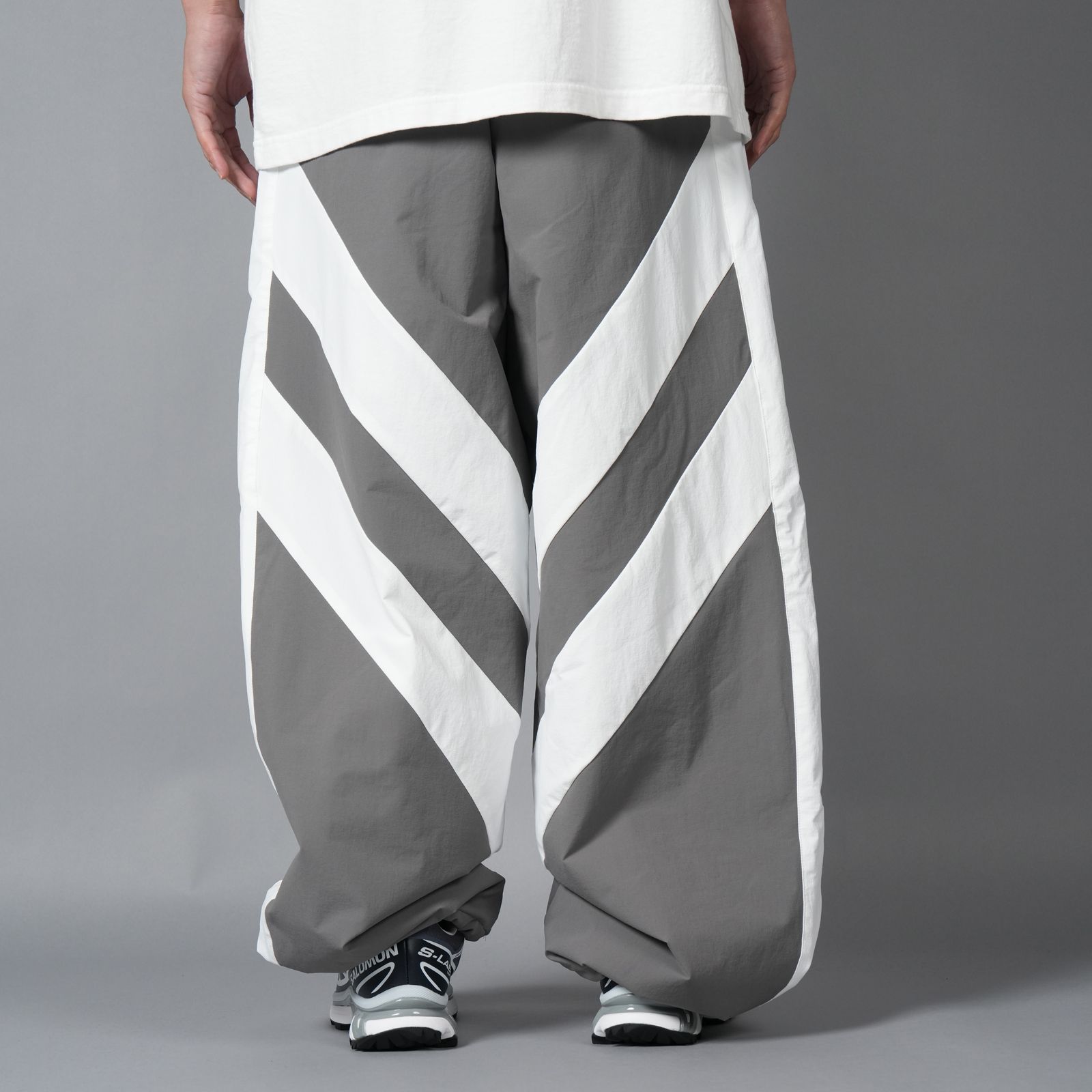 【ラスト1点】CHEVRON PUFFER NYLON TROUSER / ナイロントラウザー (グレー/ホワイト)