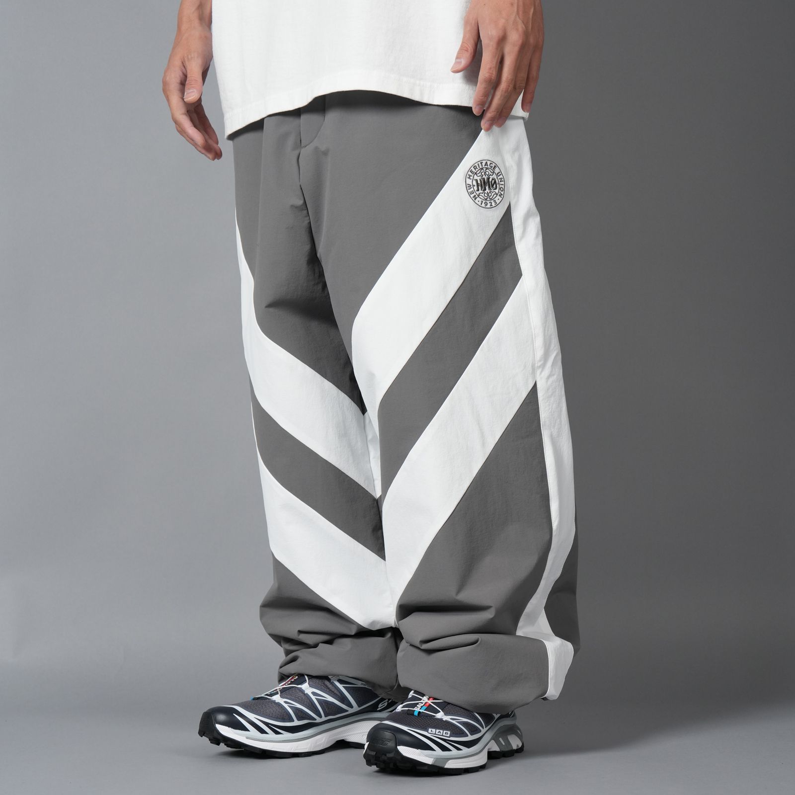【ラスト1点】CHEVRON PUFFER NYLON TROUSER / ナイロントラウザー (グレー/ホワイト)