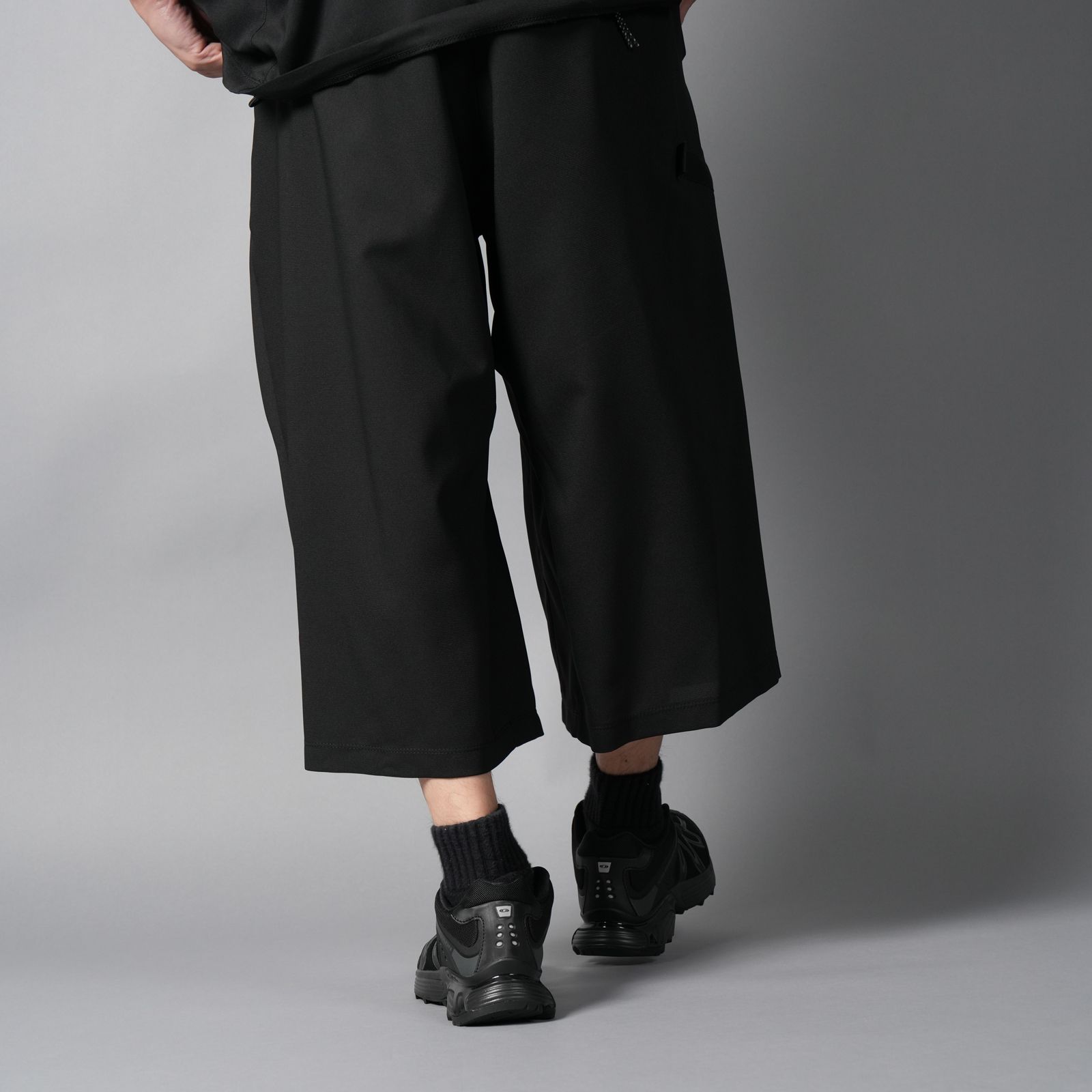 【GHOST】WOVEN WATER-REPELLENT TWO TUCK NINJA SHORTS / ニンジャショーツ(ブラック)