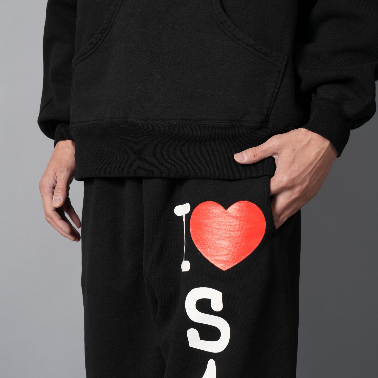 SM-MK8-0000-062 / SWEAT PANTS / I LOVE SAINT / BLACK / スウェットパンツ (ブラック)
