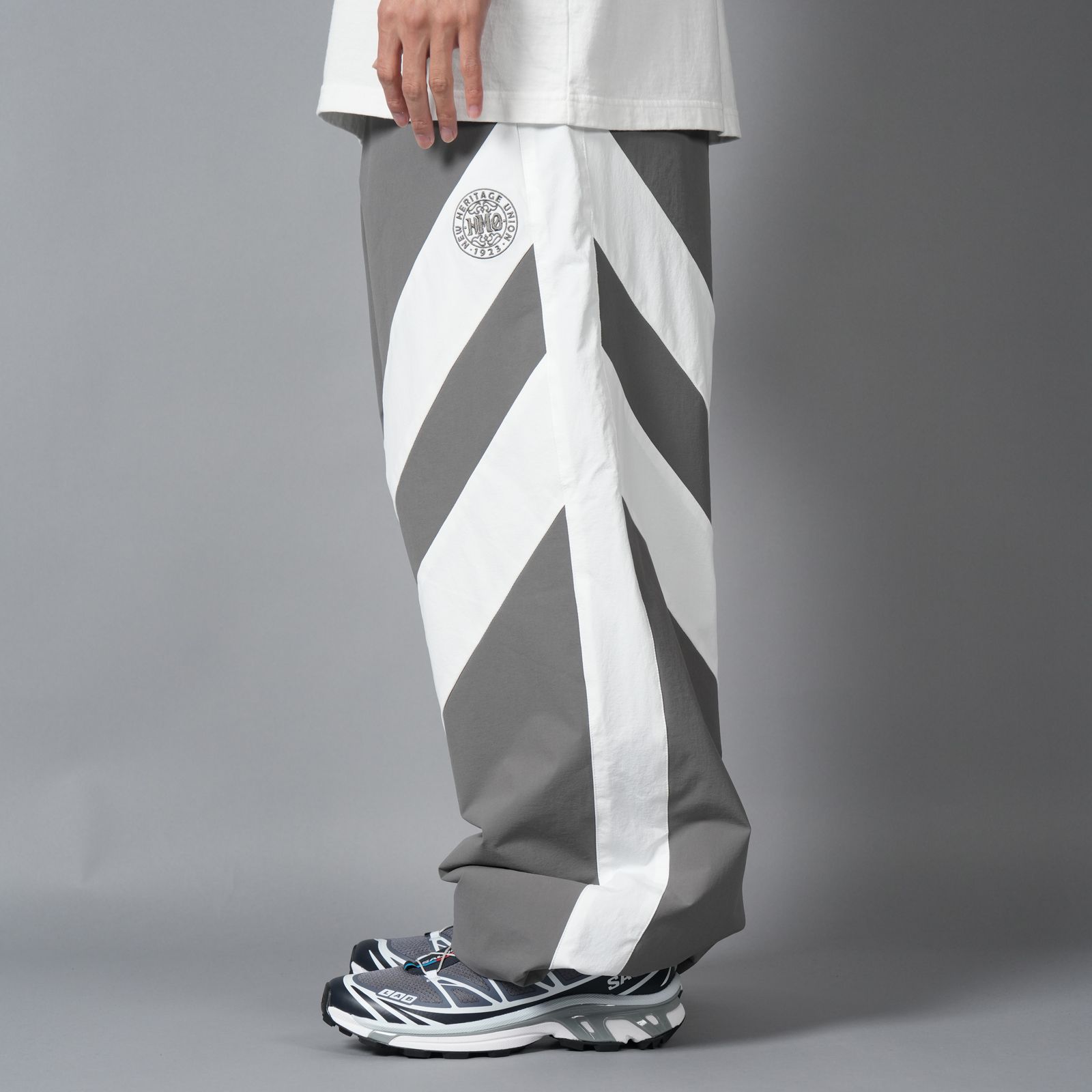 【ラスト1点】CHEVRON PUFFER NYLON TROUSER / ナイロントラウザー (グレー/ホワイト)