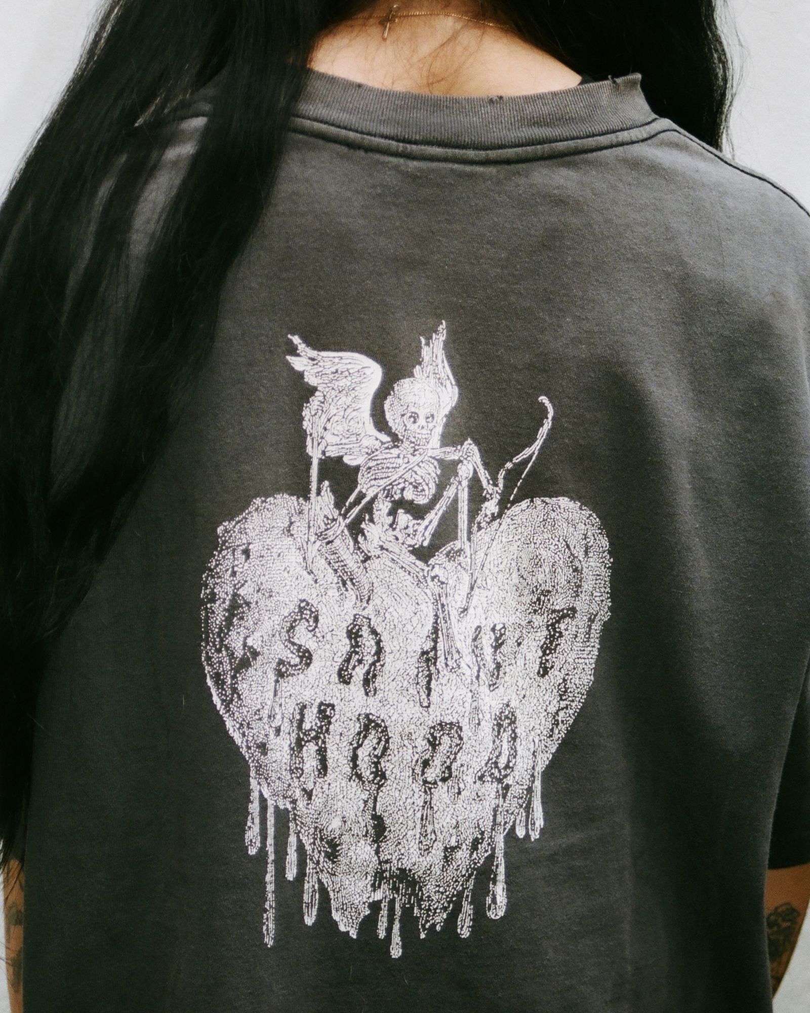 【コラボ】SM-HR8-0000-C70 / STHD . SS TEE FEARLESS / Tシャツ (ブラック)