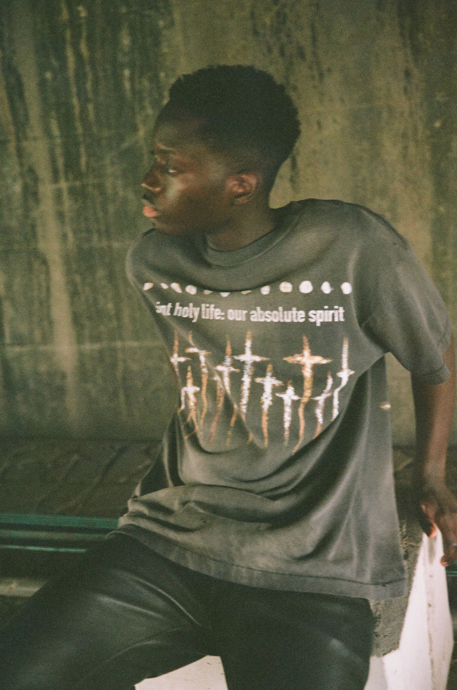 【限定】SM-A23-0000-C09 / FS_SS T-SHIRT / GOD / Tシャツ  (ブラック)