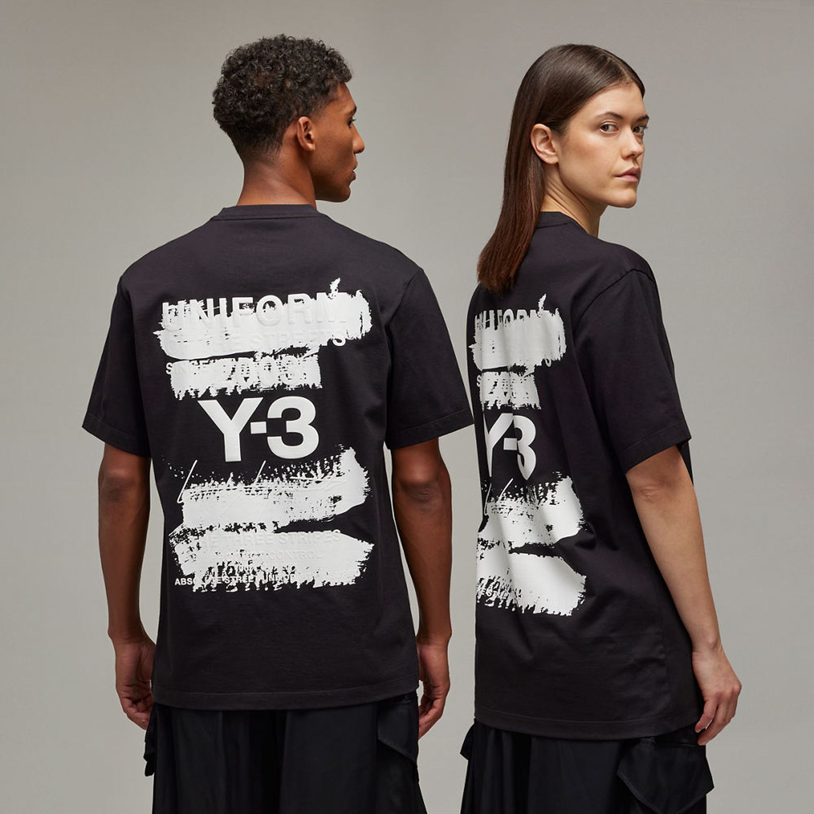 【残りわずか】U GFX SS TEE / ユニセックス グラフィックス ショートスリーブTシャツ (ブラック)