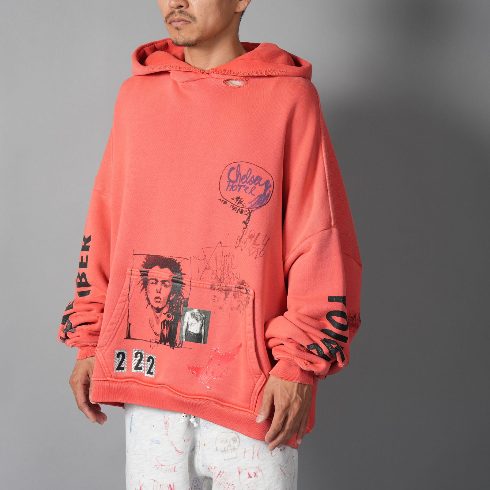 BELLA MCGOLDRICK x CHELSEAY HOTEL HOODIE   / フーディー・パーカー (レッド)
