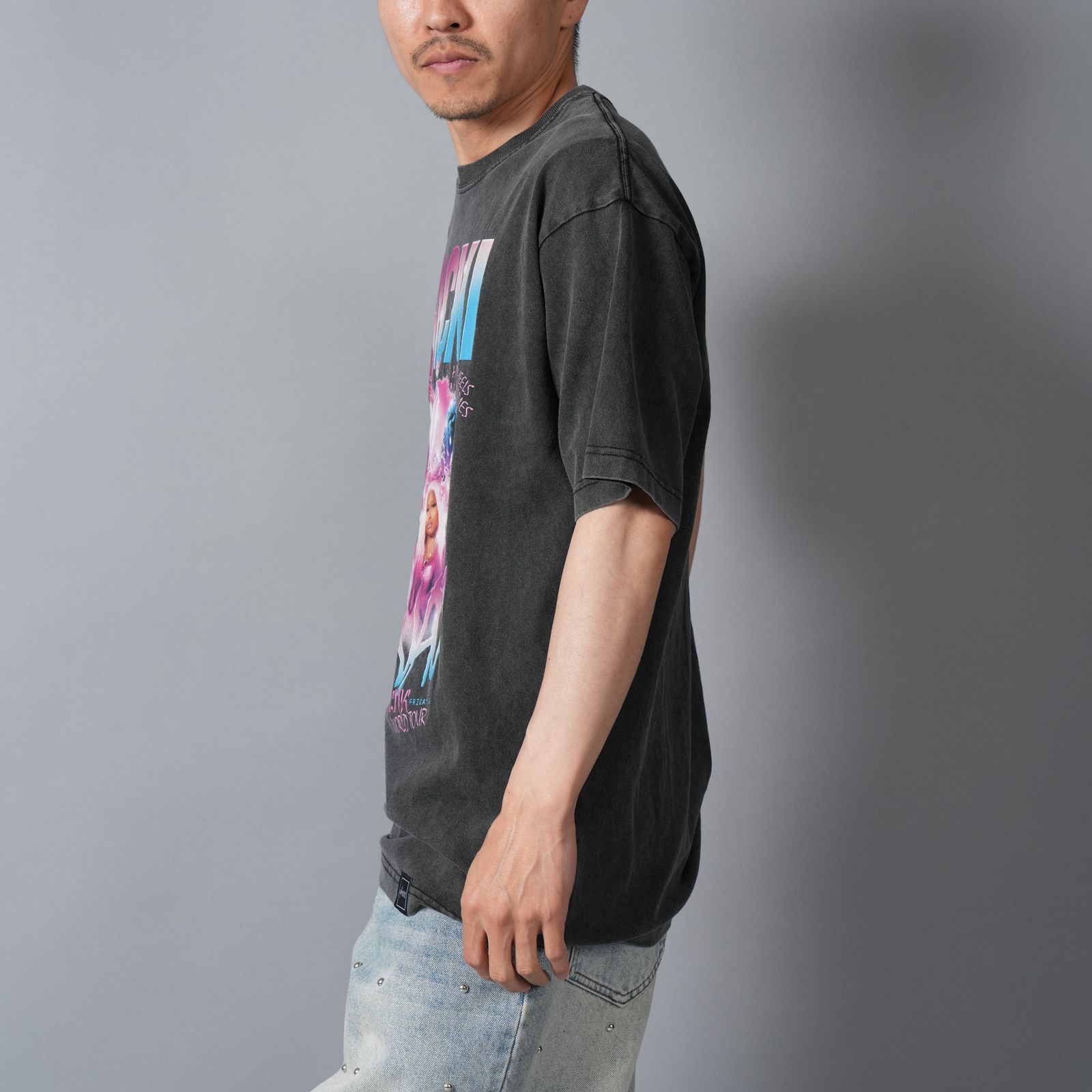 UIZZ-22570 / NICKI MINAJ / ニッキーミナージュ / Tシャツ (ブラック)