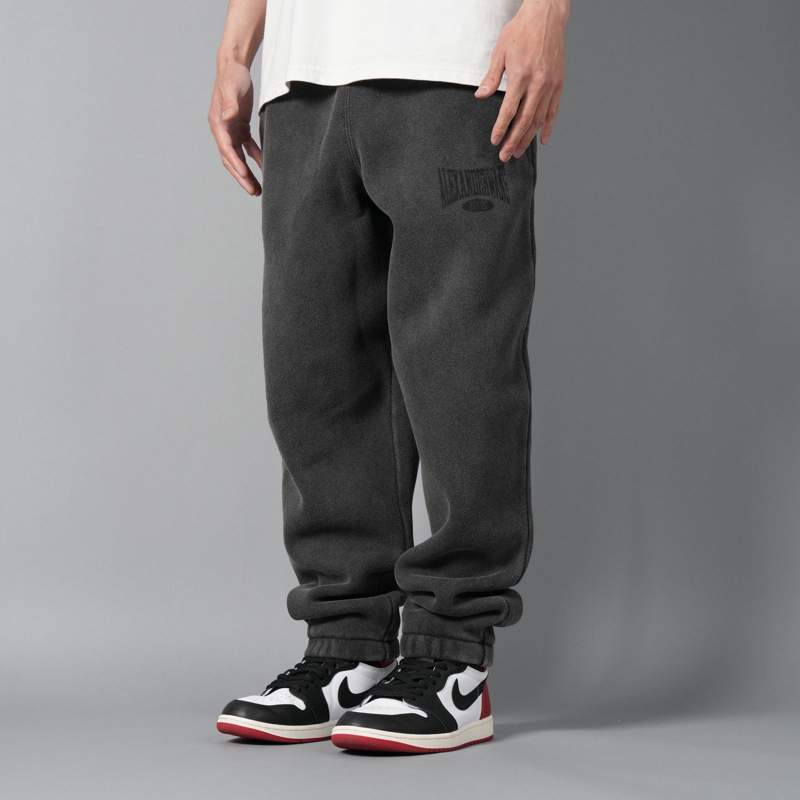 GRAPHIC SWEATPANTS / グラフィック クルーネックスウェットパンツ   (フェデッドブラック)