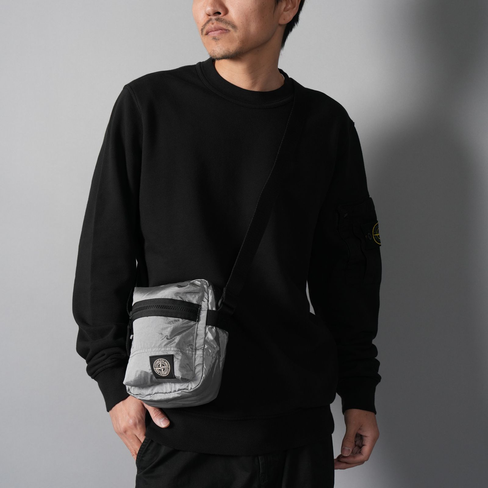 【再入荷】9200015 / COATED NYLON METAL IN ECONYL® / ポーチバッグ [ナイロンメタル](パールグレー)