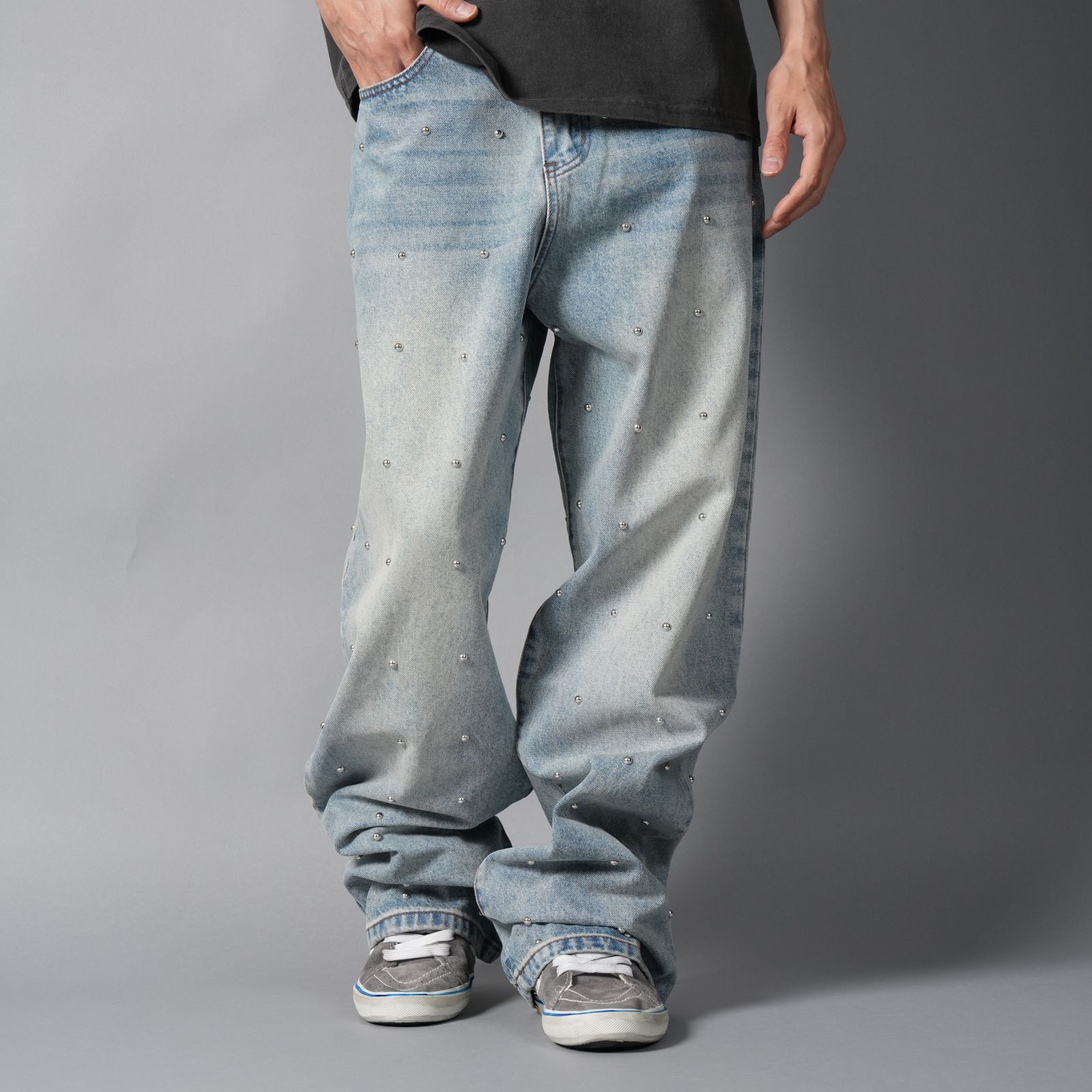 LAX, baggy studded denim (light wash) / デニムパンツ (ウォッシュドブルー)