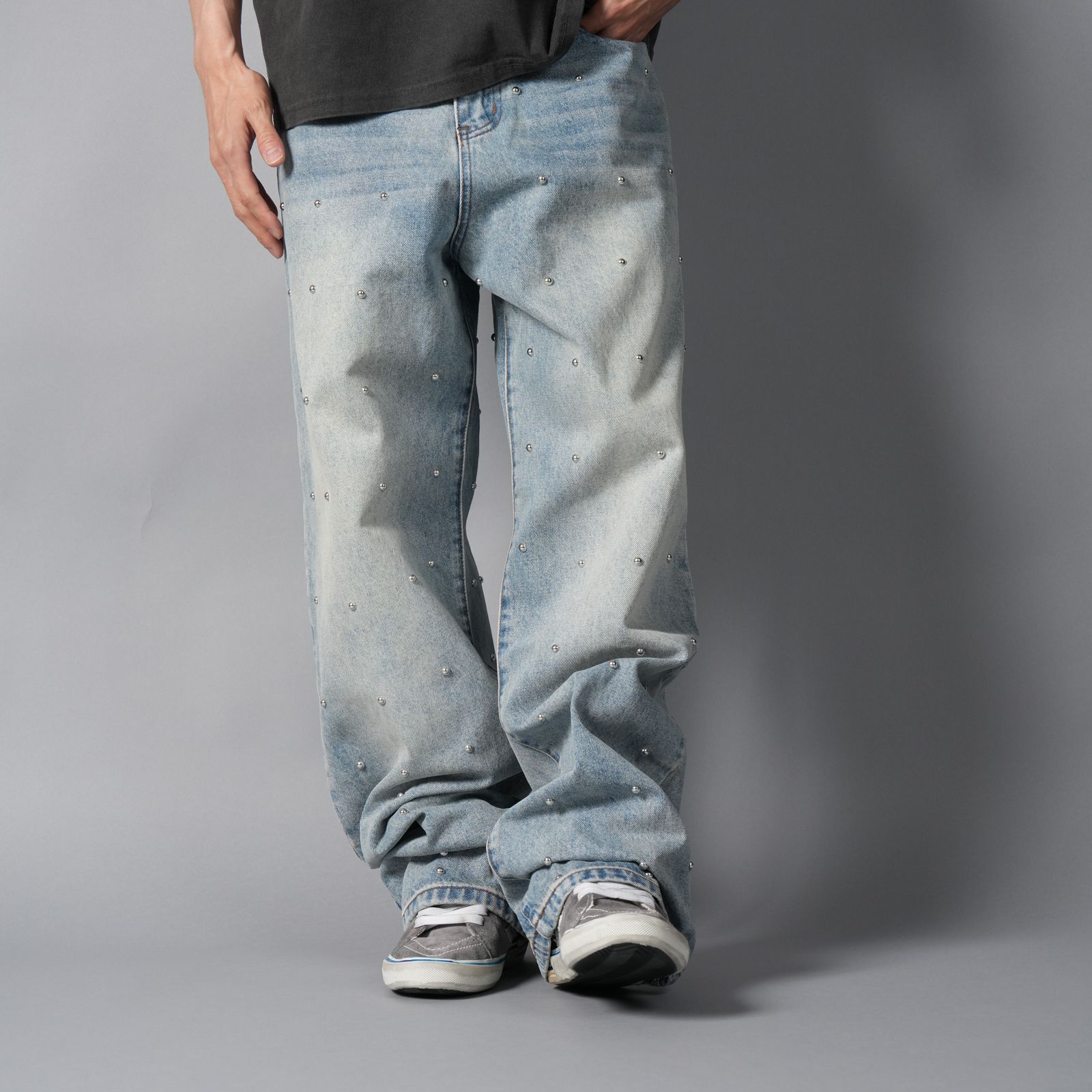 LAX, baggy studded denim (light wash) / デニムパンツ (ウォッシュドブルー)
