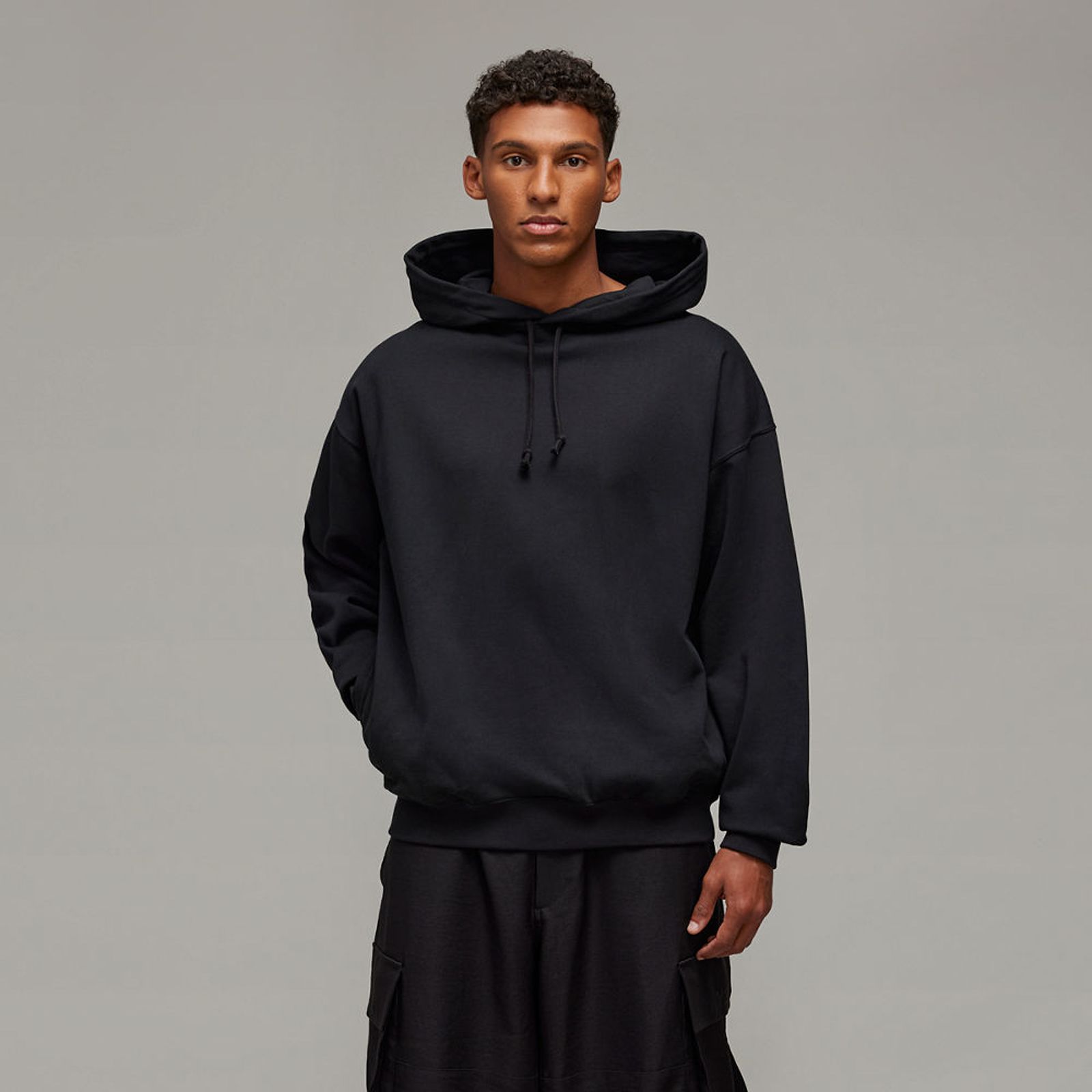 U GFX HOODIE / ユニセックス グラフィックス フーディー  (ブラック)