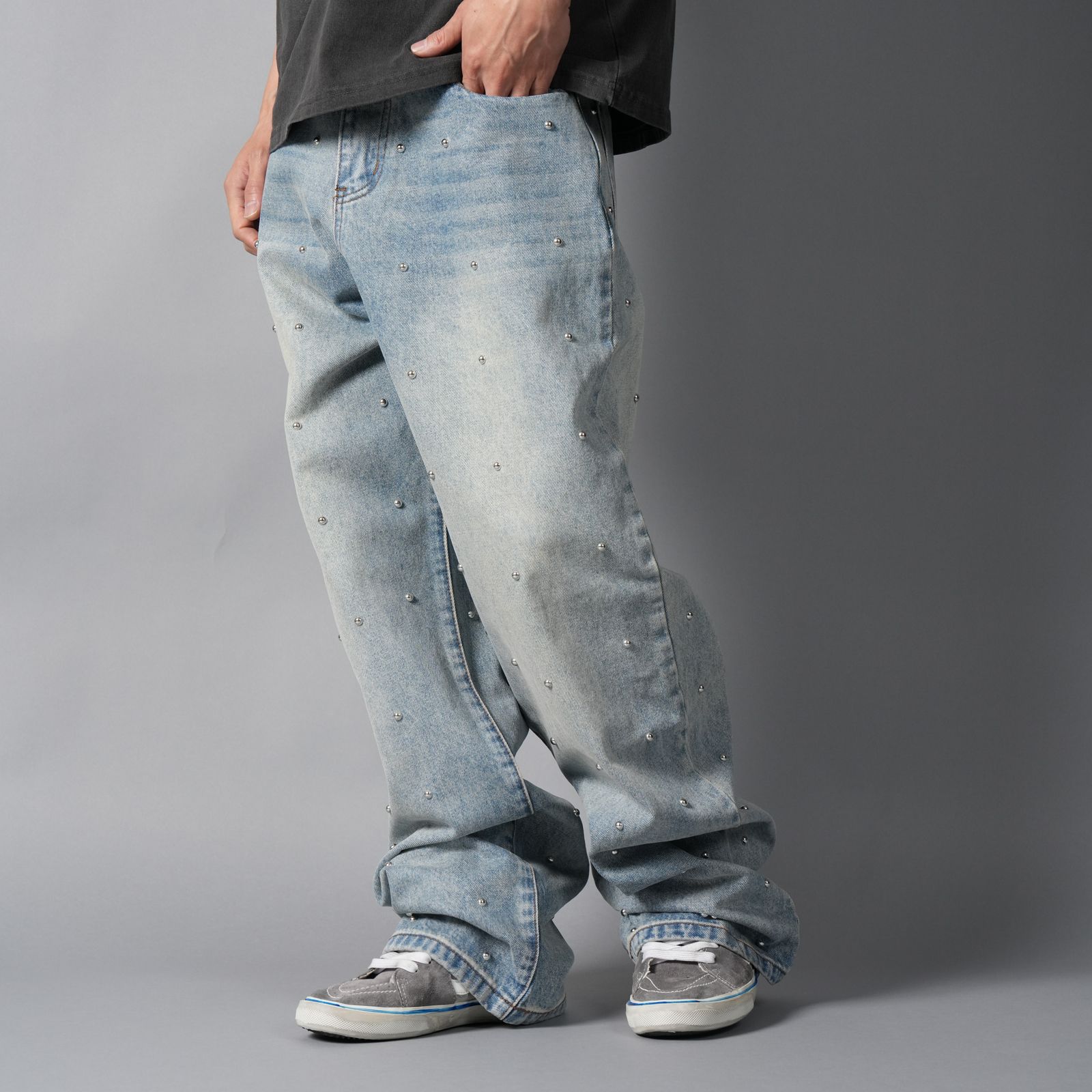 LAX, baggy studded denim (light wash) / デニムパンツ (ウォッシュドブルー)