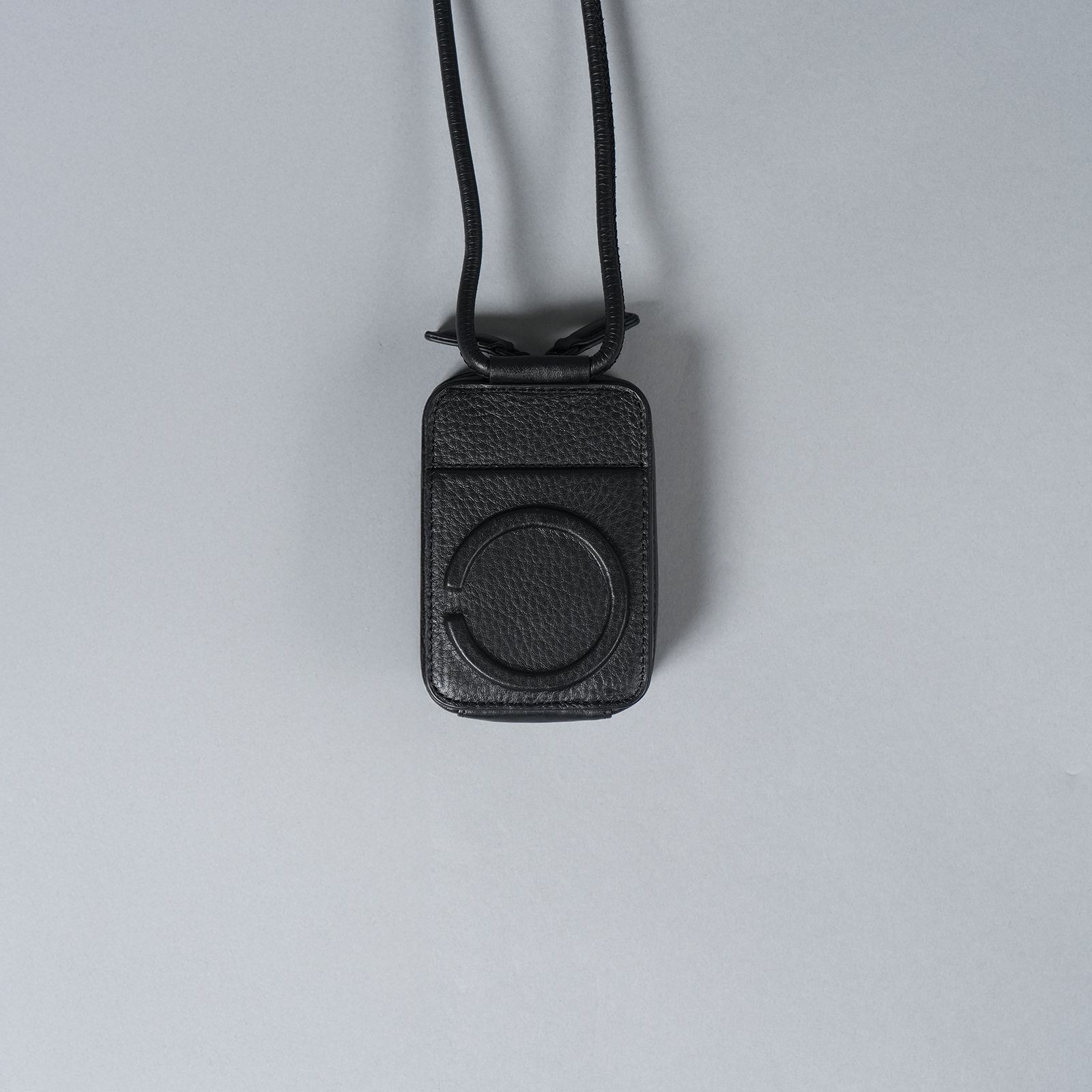 objcts.​io - 【再入荷】レザーストラップ付iPhoneアクセサリー