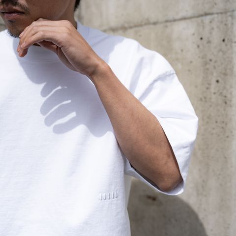 ベーシックなTシャツでありながらシルエット丈のバランスなどを突き詰めた定番Tシャツ。