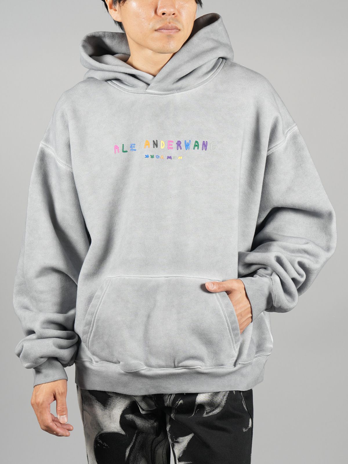 Alexander Wang - 【ラスト1点】 SWEATSHIRT HOODIE WITH MULTICOLOR PUFF LOGO /  フーディー パーカー (グレー) | Confidence