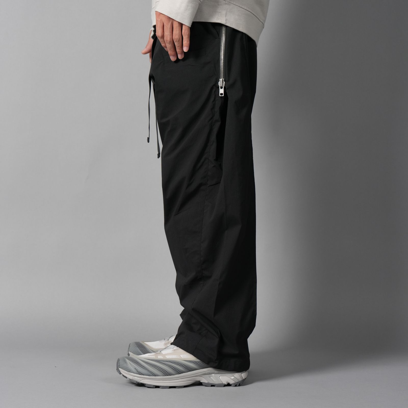 P63-E  / ENCAPSULATED NYLON DRAWCORD PANT [ストレートフィット](ブラック)