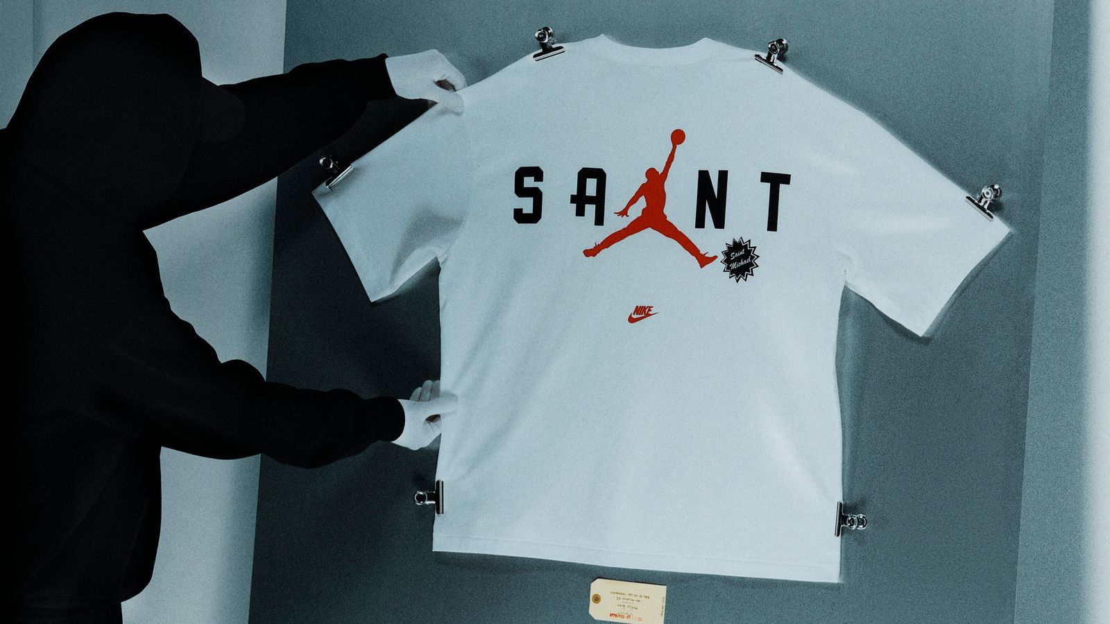 【コラボ】SM-MK8-0000-J07 / FV4716-100 / M J SM SS TEE / WHITE / Tシャツ (ホワイト)