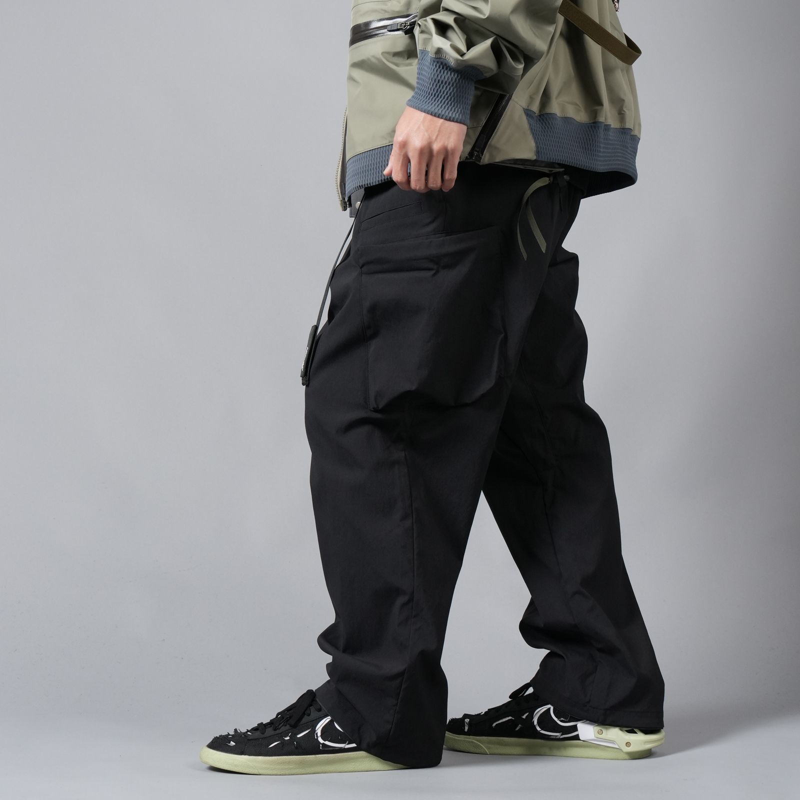 【ラスト1点】P55-M / Nylon Stretch Cargo Trouser / ナイロンストレッチ カーゴトラウザー / パンツ [ワイドフィット][ストレッチ入り] (ブラック)