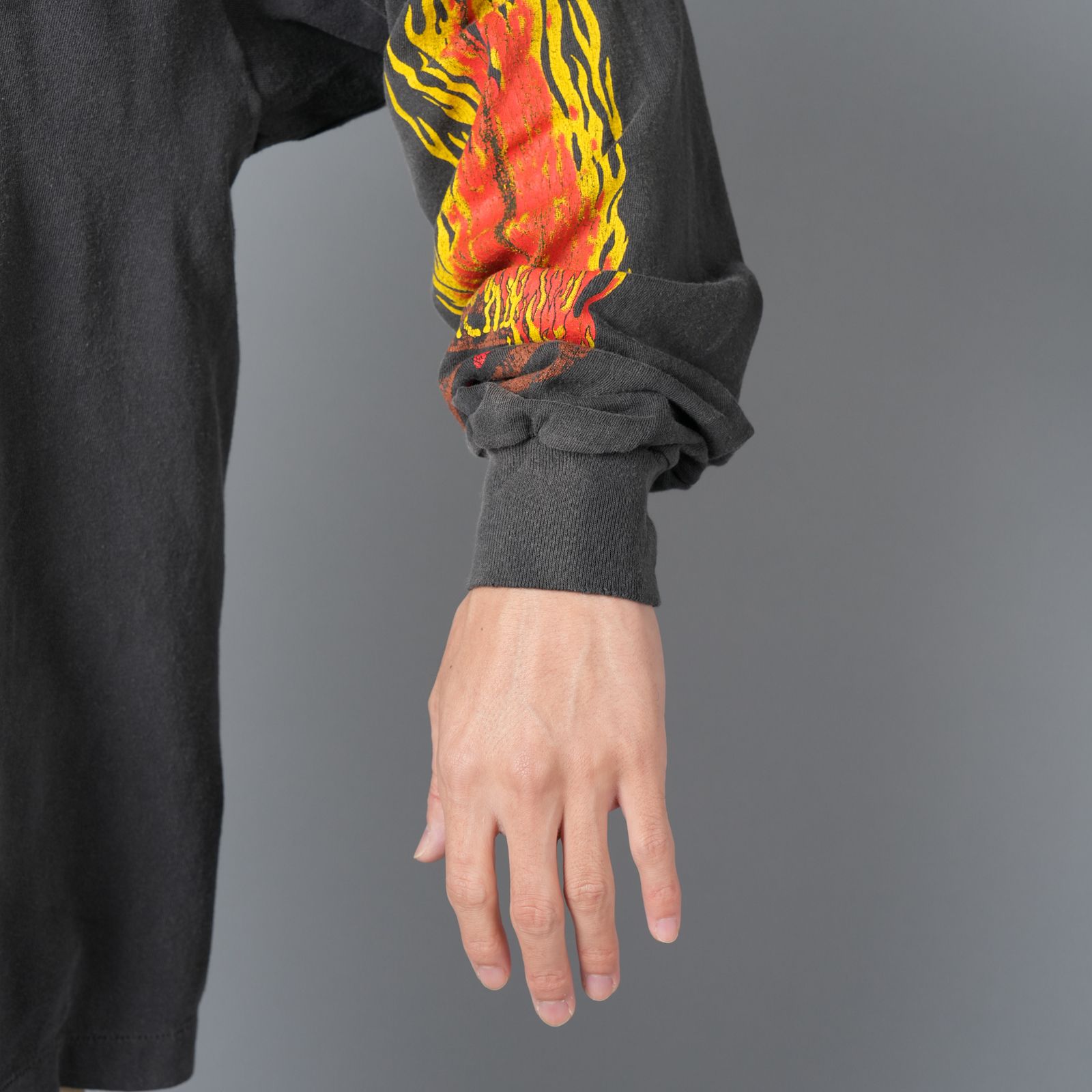 【残りわずか】SM-YS1-0000-015 / LS TEE / LIVE IN HELL / BLACK / ロンT・カットソー  (ブラック)