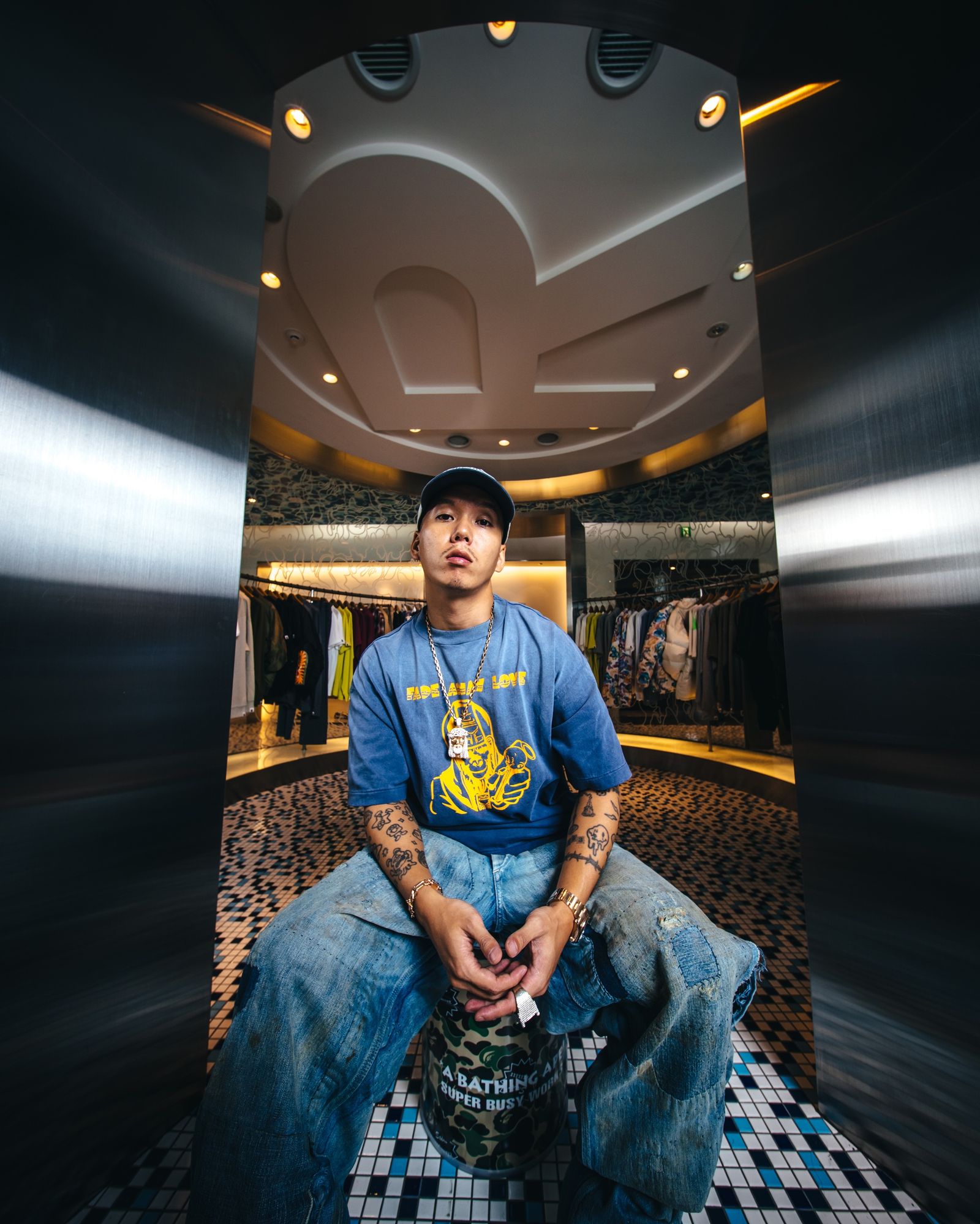 【コラボ】SM-MK8-0000-C50 / BAPE_SS T-SHIRT / FADE AWAY LV / NV / Tシャツ (ネイビー)