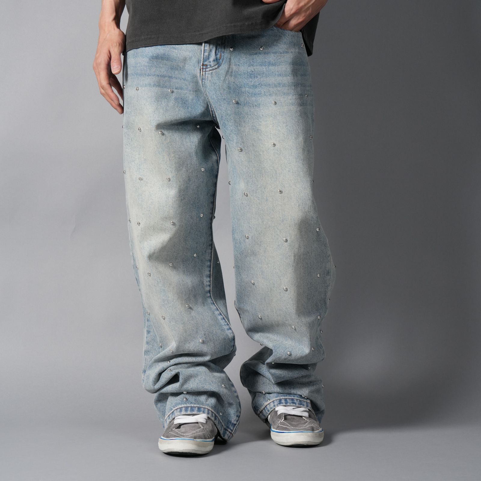 LAX, baggy studded denim (light wash) / デニムパンツ (ウォッシュドブルー)