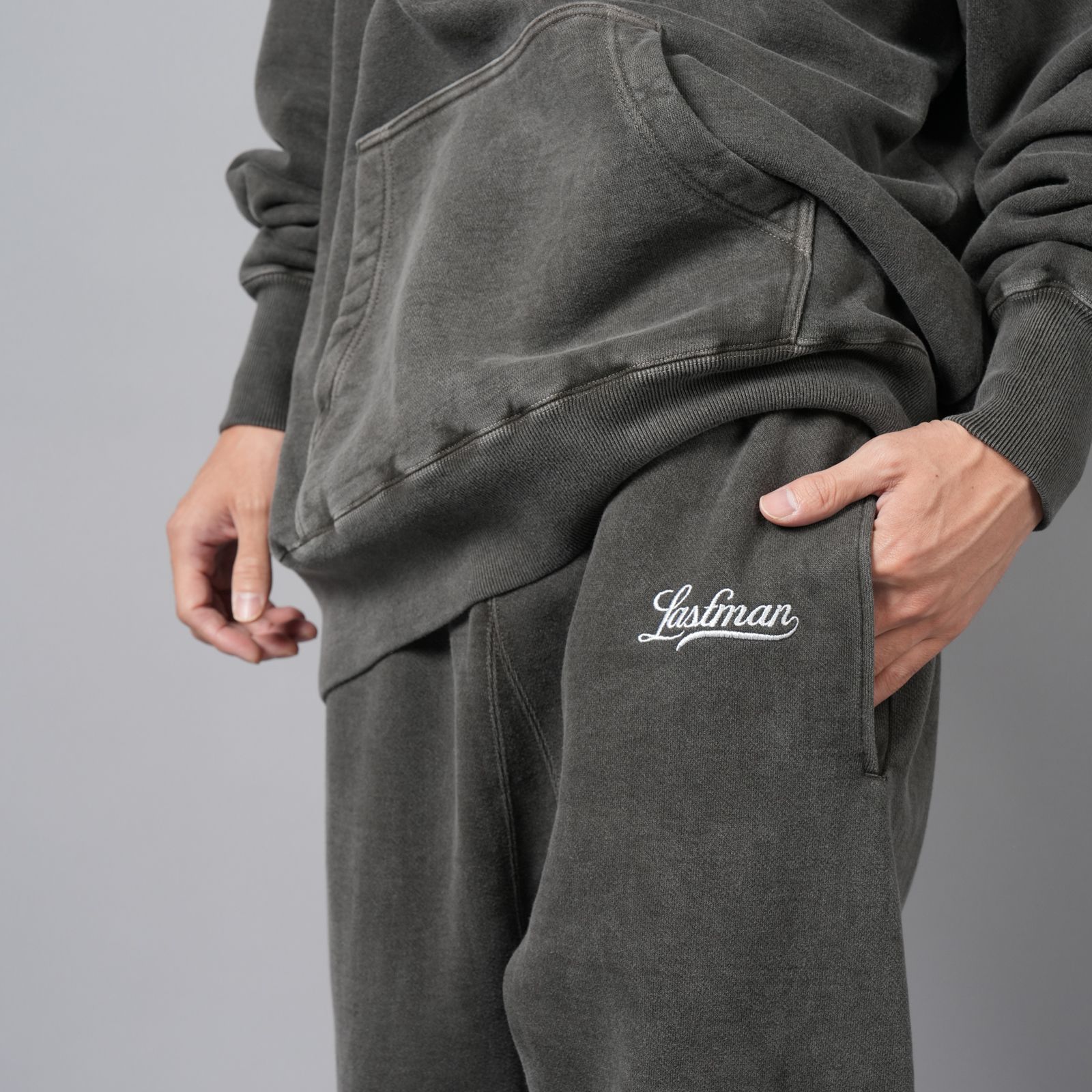 【ラスト1点】EMBROIDERED SWEAT PANTS "LASTMAN" / スウェットパンツ (ブラック)