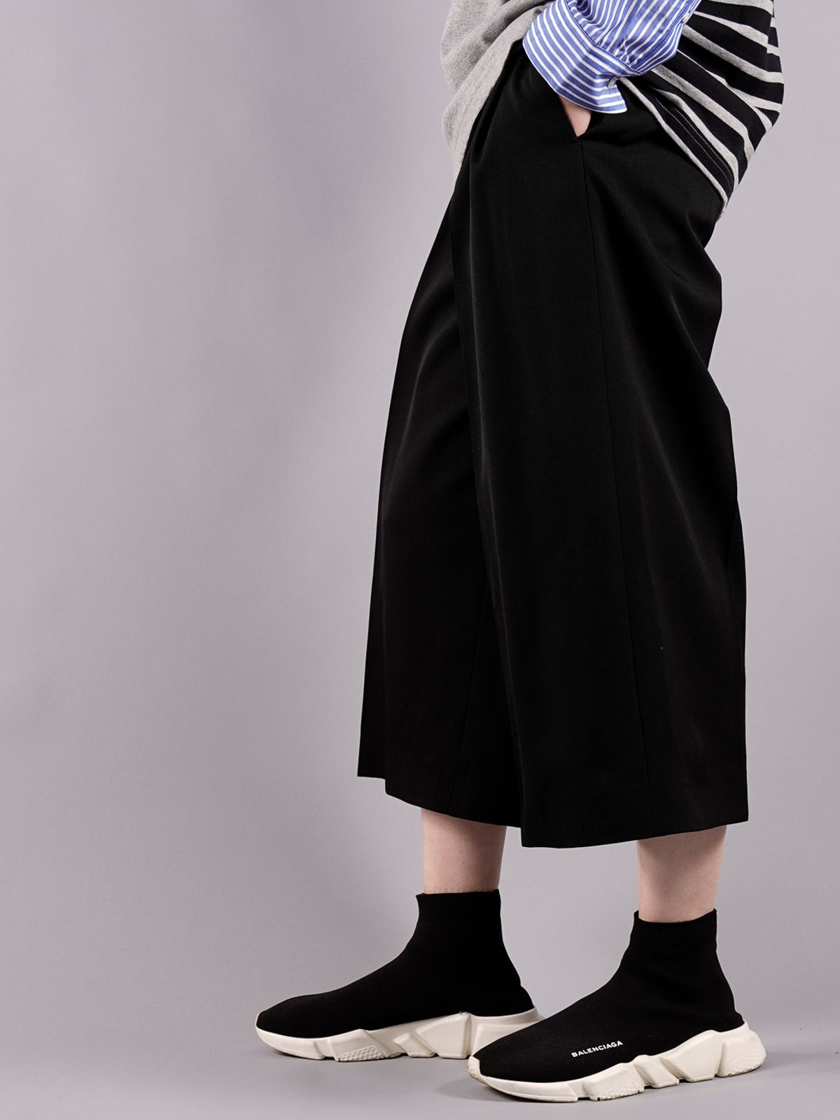【関税込み】JW Anderson ブラック クロップド テーラードパンツ クロップド テーラードパンツ – JW Anderson