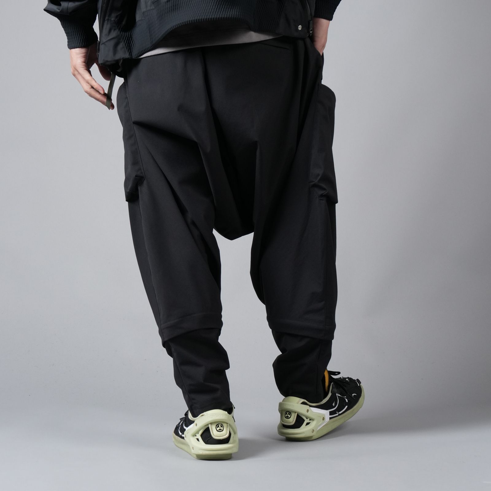 P30A-E / Encapsulated Nylon Articulated Cargo Pant / ナイロン カーゴパンツ / パンツ  [ウルトラワイドフィット](ブラック) - S