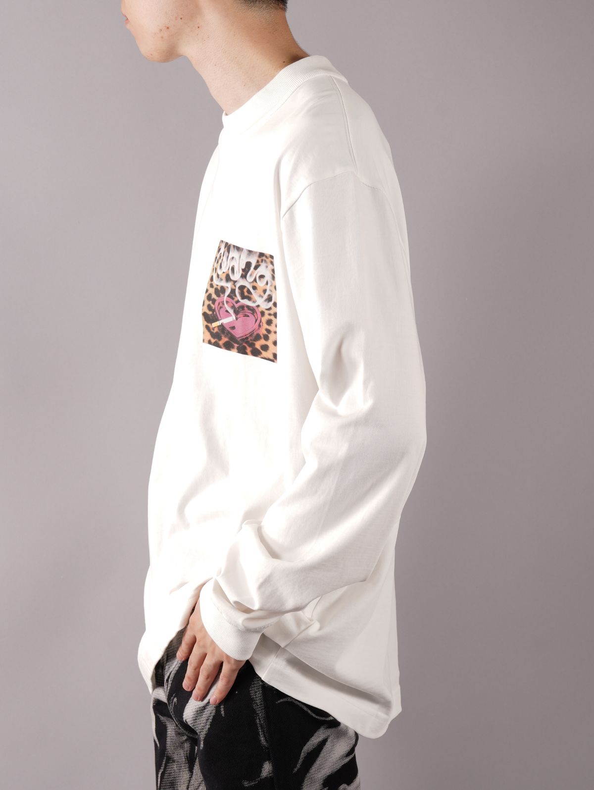 ラスト1点 / LONG SLEEVE T-SHIRT WITH SMOKE PRINT / スモーク プリントtシャツ (ホワイト)