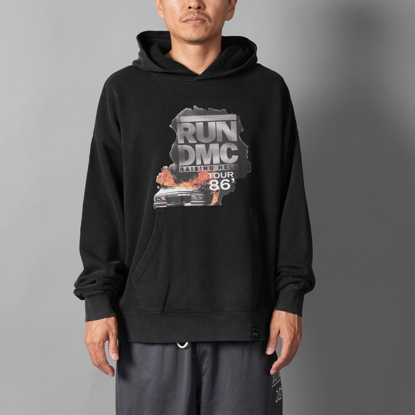 UIZZ-23972 / RUN DMC / Tour86 Hoodie / パーカー (ブラック)
