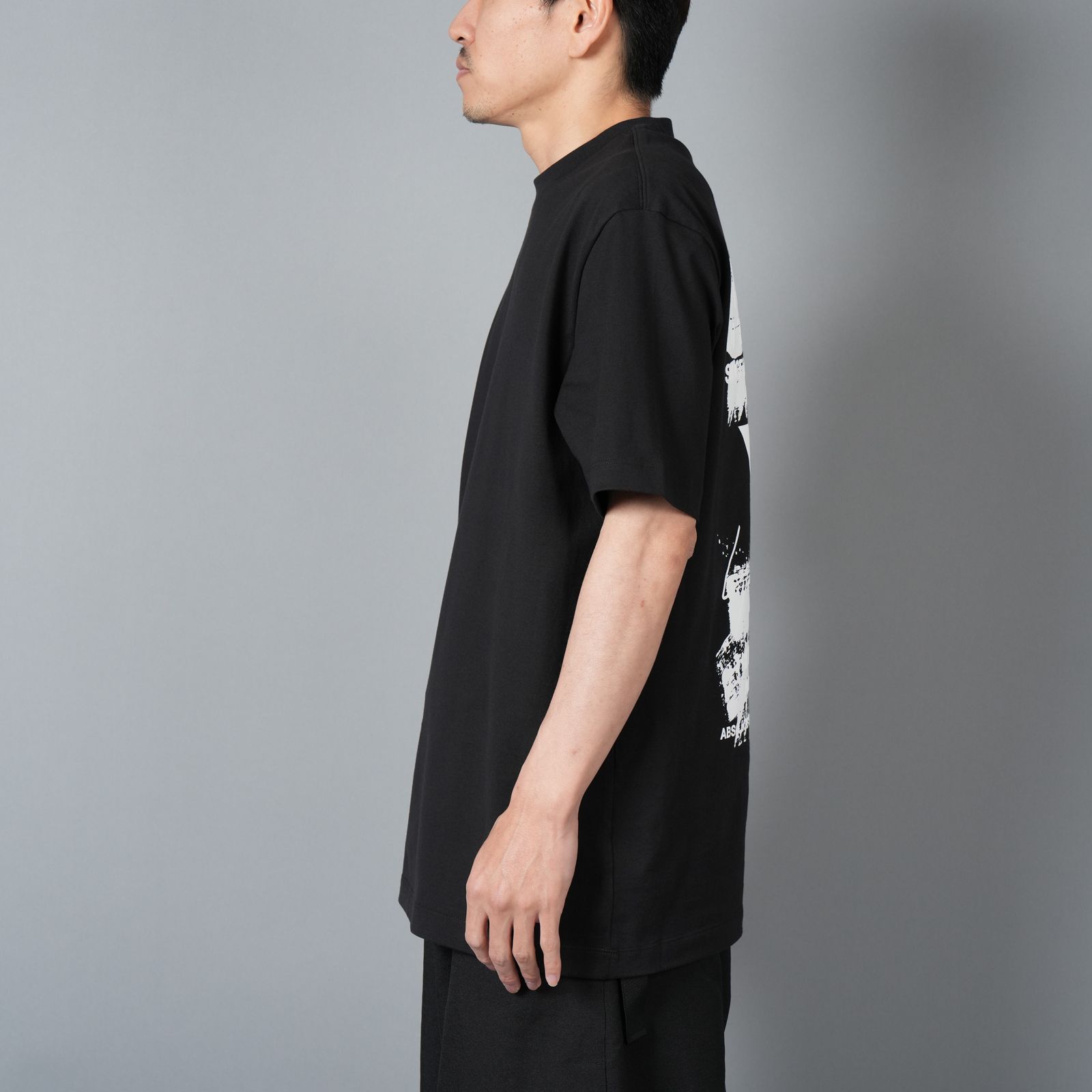 【残りわずか】U GFX SS TEE / ユニセックス グラフィックス ショートスリーブTシャツ (ブラック)