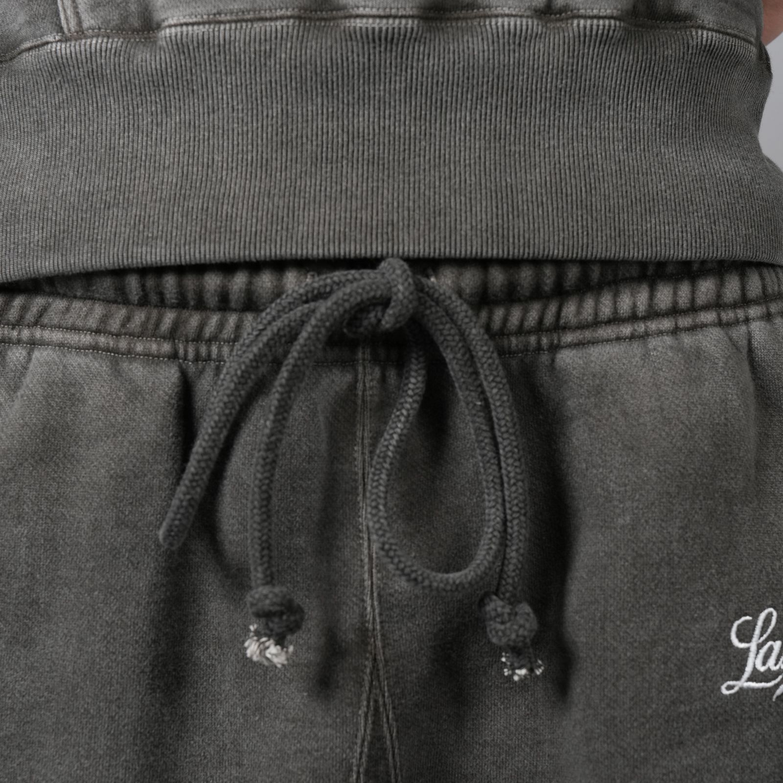 【ラスト1点】EMBROIDERED SWEAT PANTS "LASTMAN" / スウェットパンツ (ブラック)