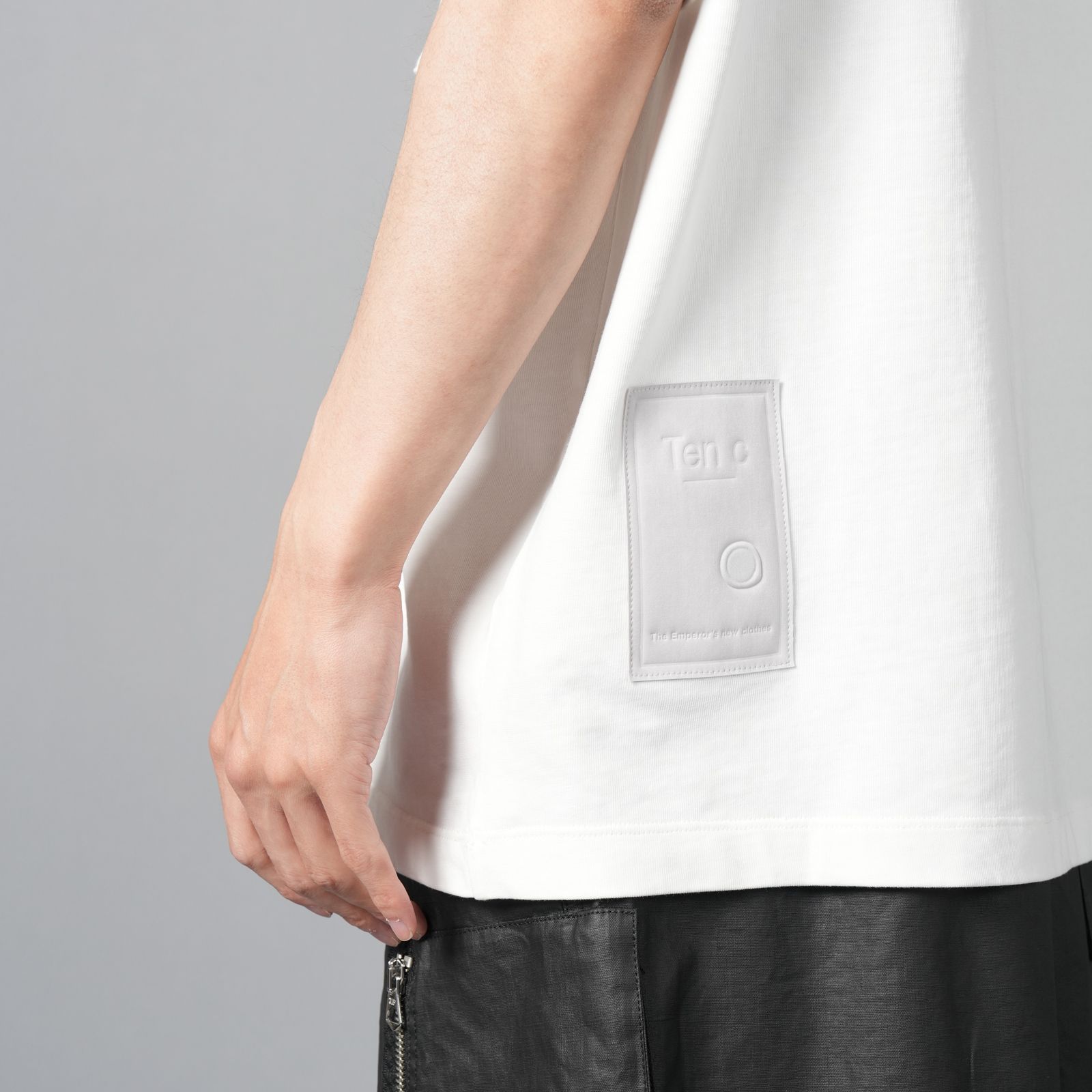 T-SHIRT MANICA CORTA / Tシャツ (ホワイト)