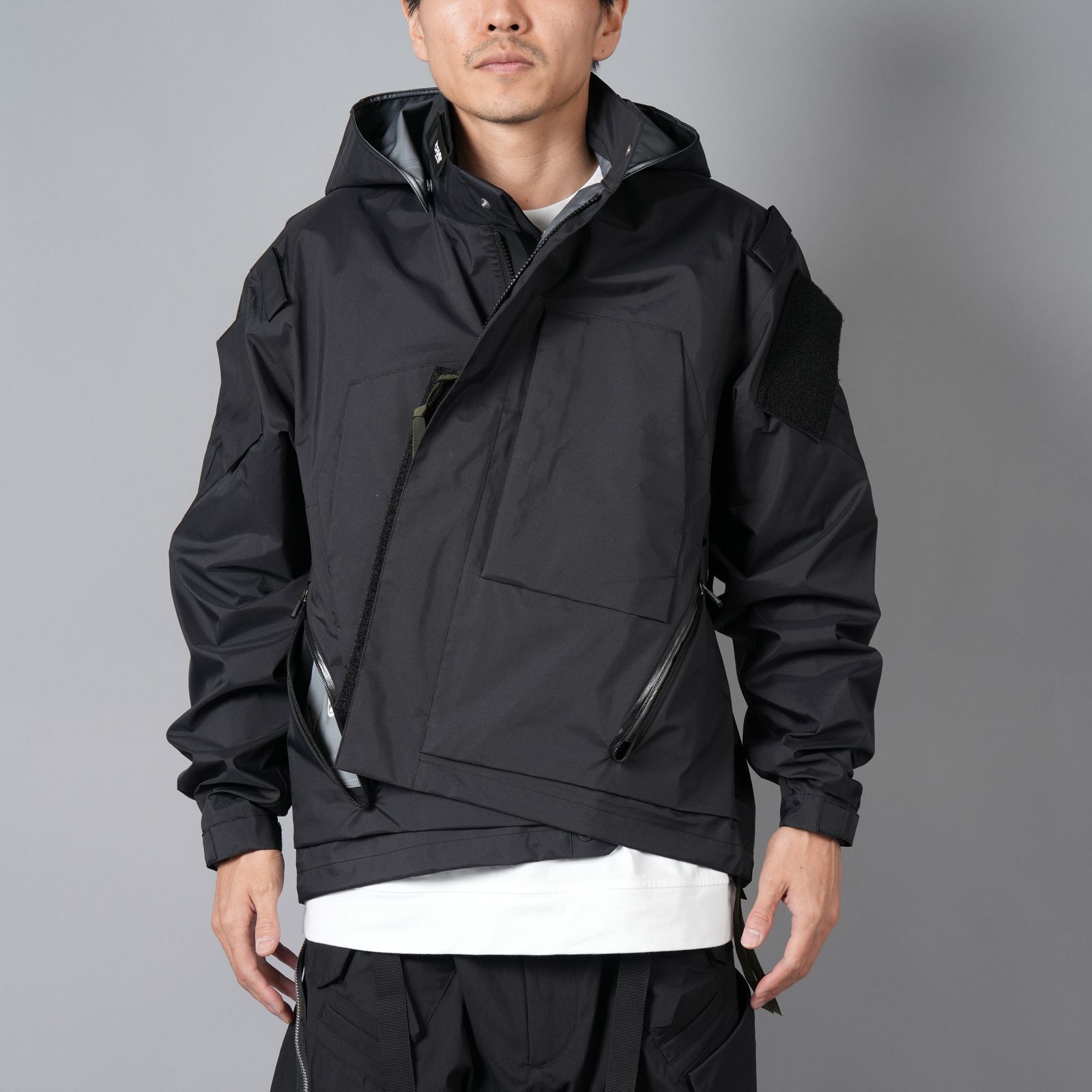 ACRONYM - 【ラスト1点】J14-GT / 3L Gore-Tex Interops Jacket Gen. 1 / インターロプスジャケット  / ナイロンジャケット[プロファイルフィット](ブラック) | Confidence