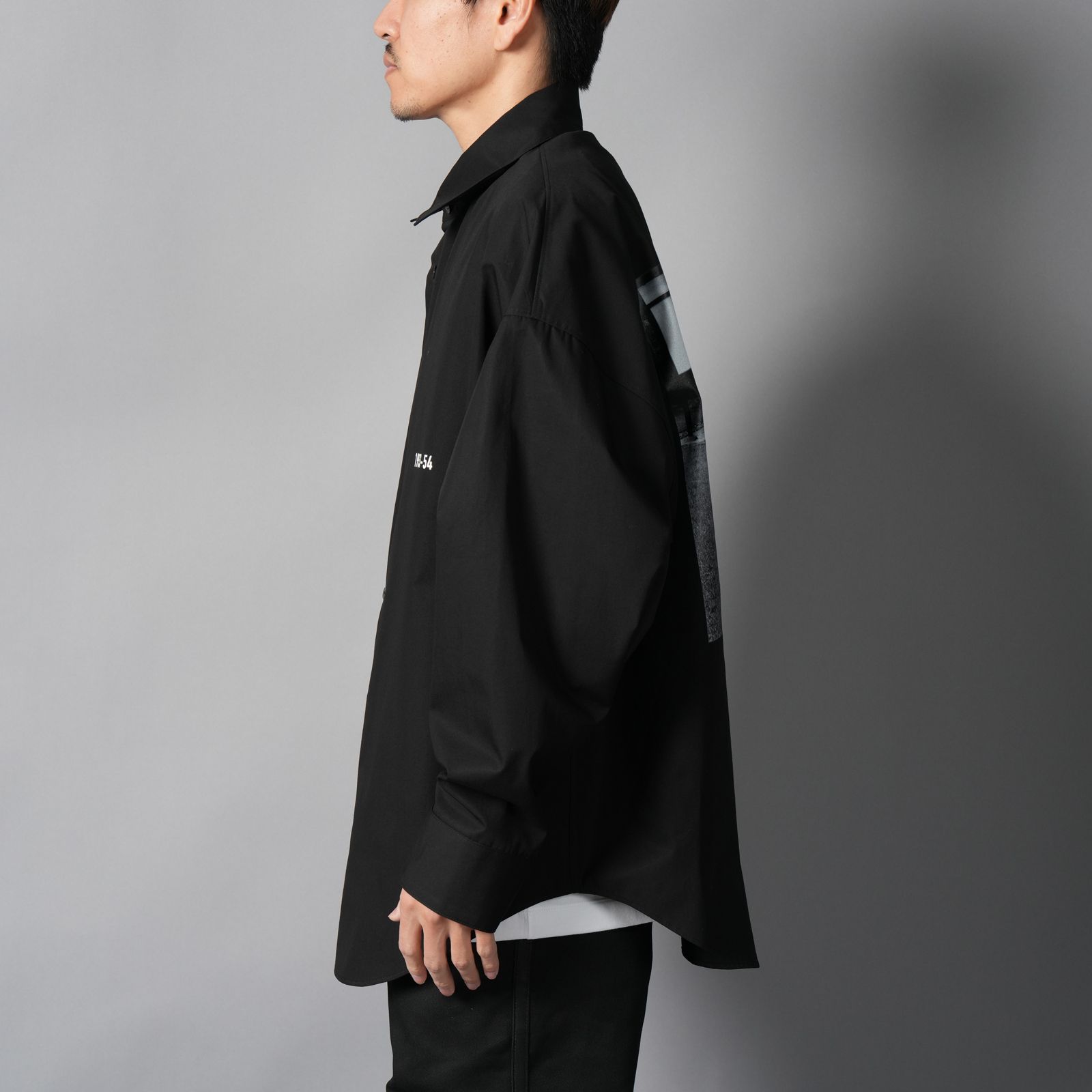 【YASUHIRO ISHIMOTO】WOEVEN KIMONO SLEEVE PRINT SHIRTS / キモノ スリーブ プリントシャツ(ブラック)