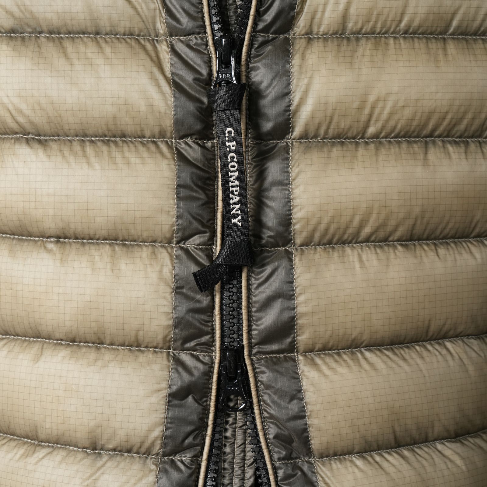 【残りわずか】D.D. Shell Hooded Lens Down Jacket / フーデッド レンズ ダウンジャケット (フォールンロック)