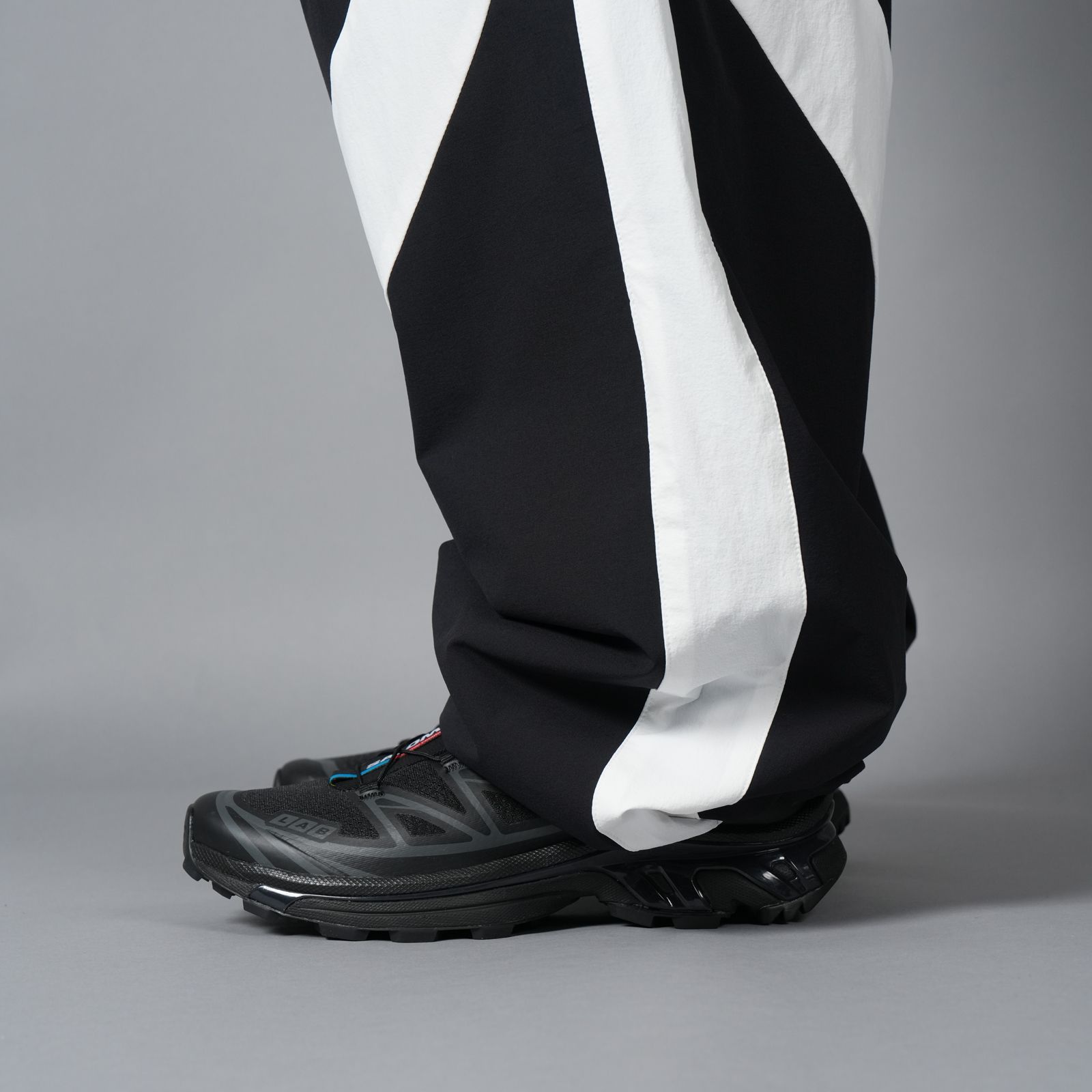 CHEVRON PUFFER NYLON TROUSER / ナイロントラウザー (ブラック/ホワイト)