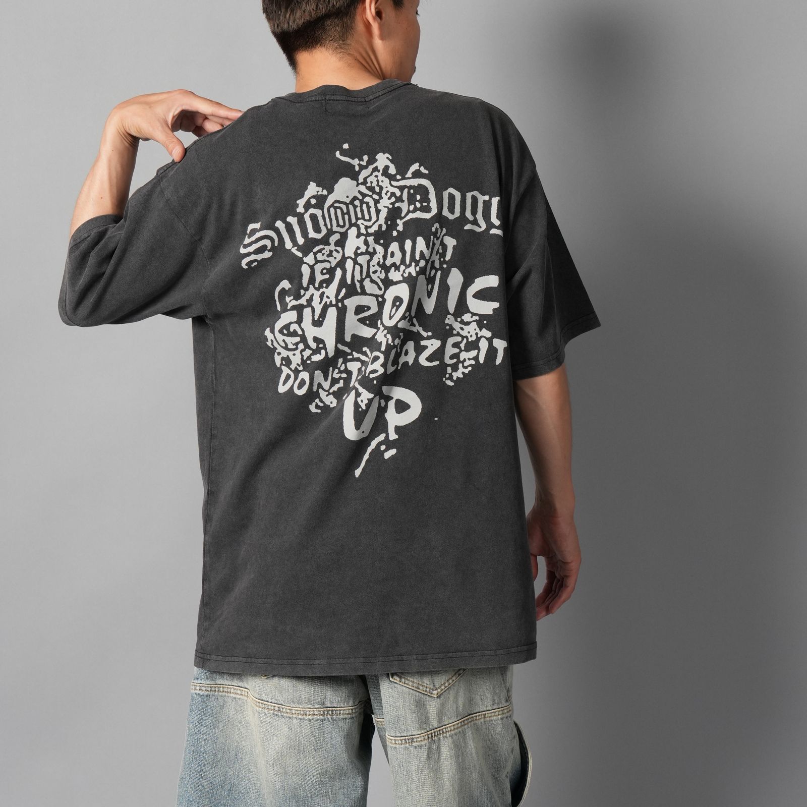 UIZZ-23976 / Snoop Dogg / Chronic SS Tee / Tシャツ (ブラック)