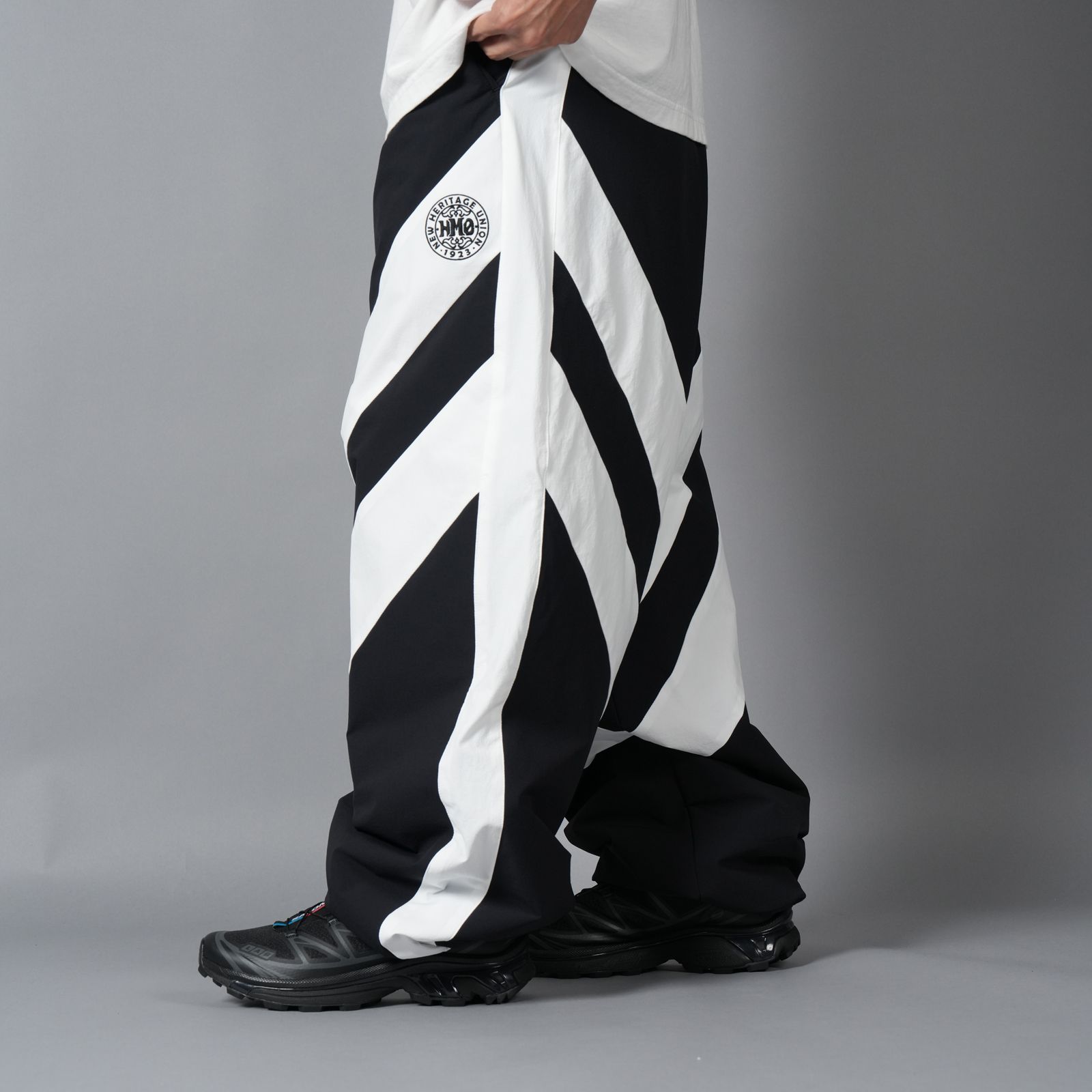 CHEVRON PUFFER NYLON TROUSER / ナイロントラウザー (ブラック/ホワイト)