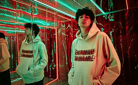 EMOTIONALLY UNAVAILABLE / 21aw